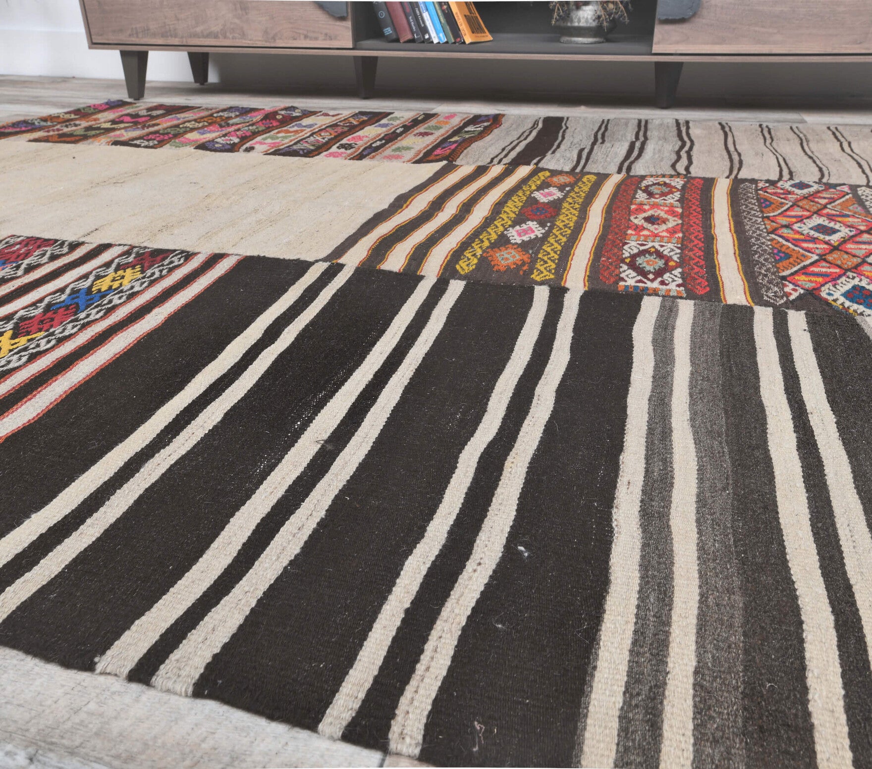 Gunyaruk  - Traditional Flatweave Rug