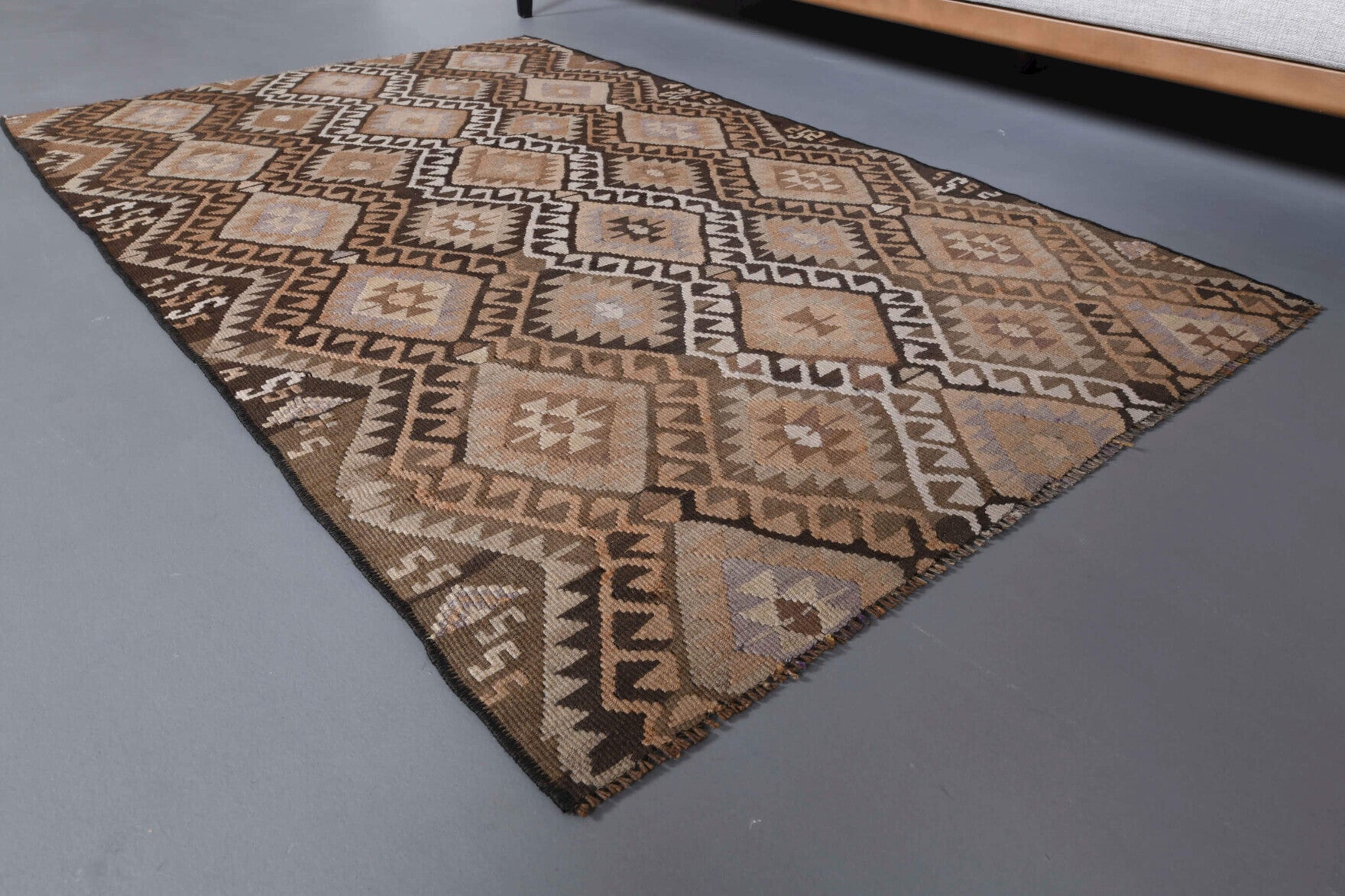 Authentic Anatolian vintage kilim rug (1960s) with ikat design – one-of-a-kind at Fame Rugs