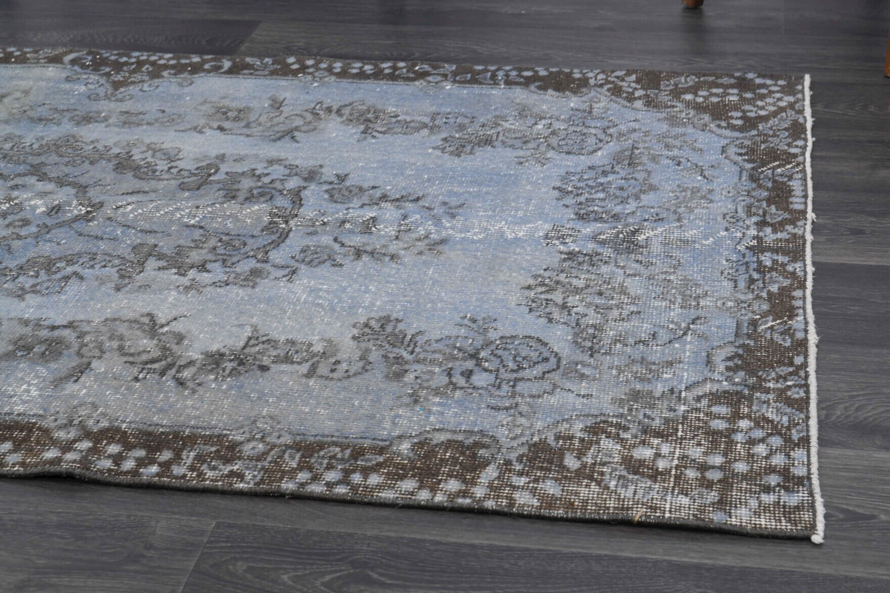 116x208 cm vintage Anatolian area rug – Nesterenperi, low pile, wool