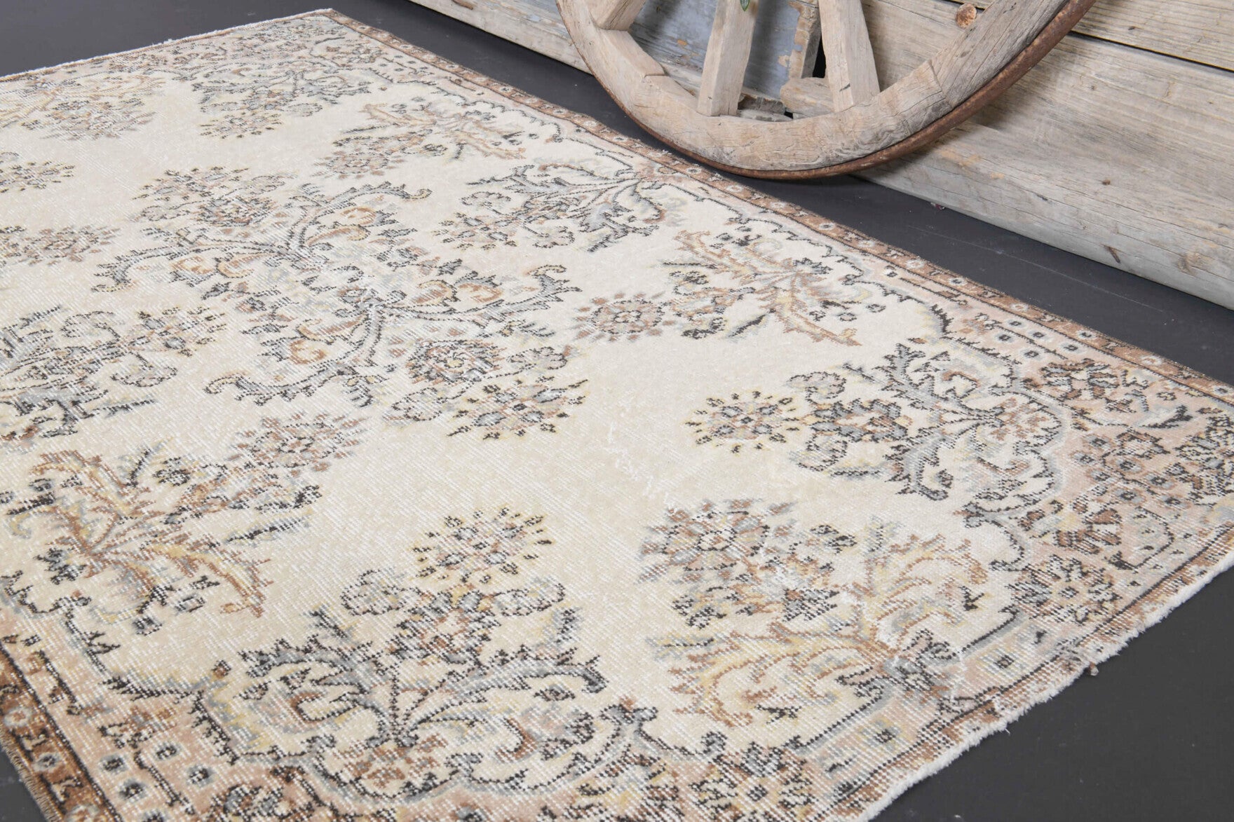 Nesterenkusa rug: 1970s handmade Anatolian rug with floral motifs and cotton backing