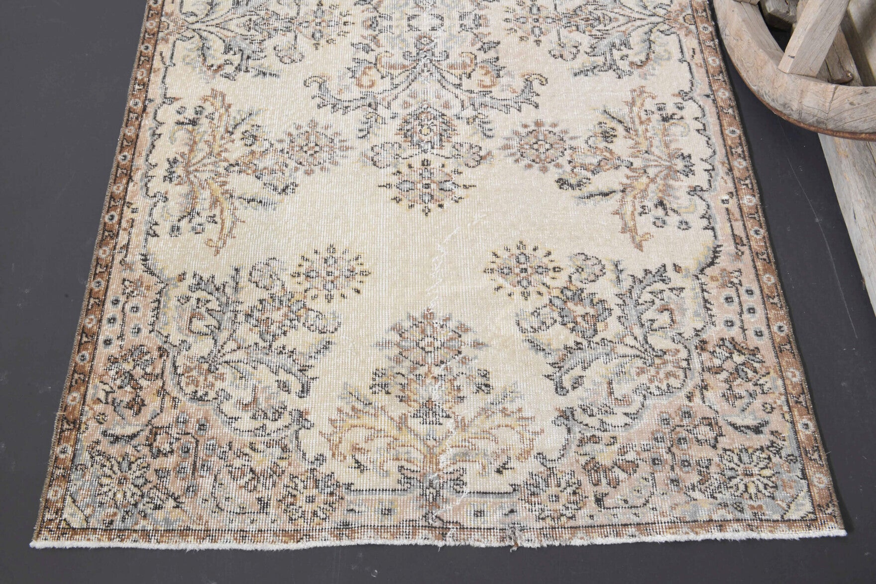 118x204 cm vintage Anatolian area rug – Nesterenkusa, low pile, wool