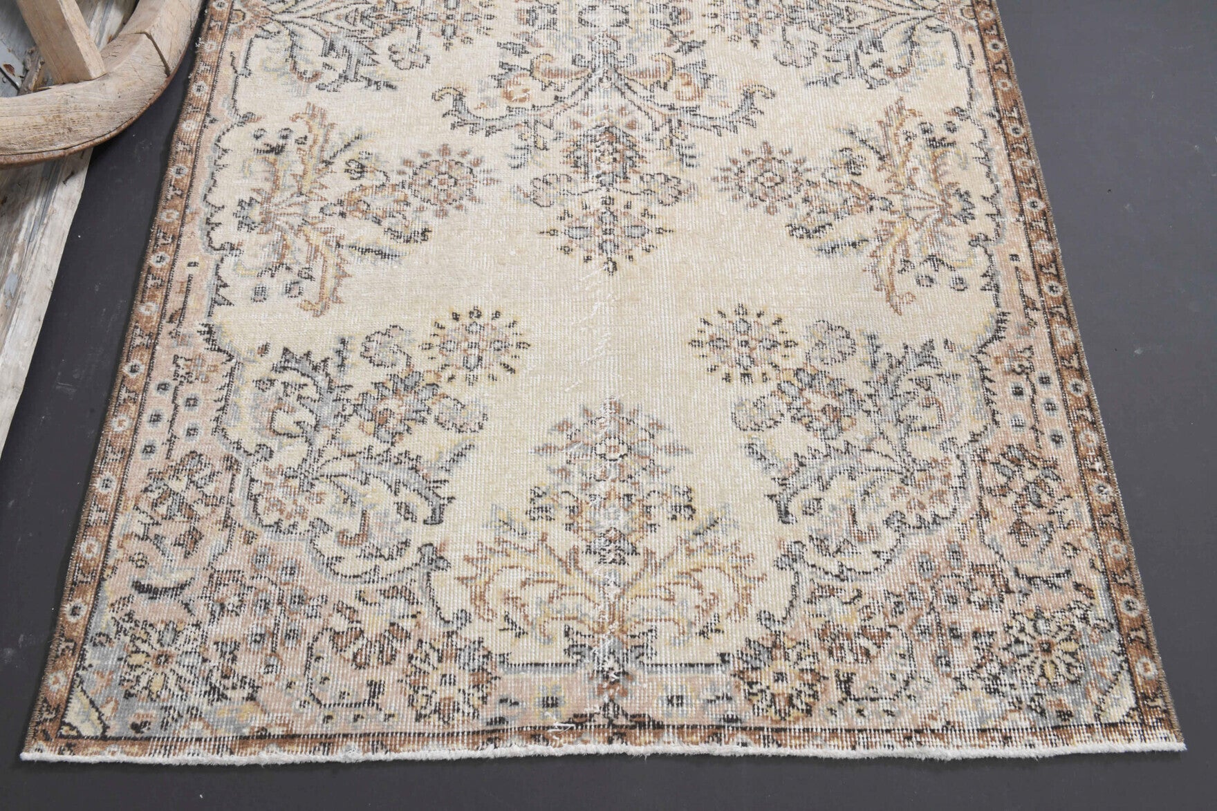 Authentic Anatolian vintage area rug (1970s) with floral design – one-of-a-kind at Fame Rugs