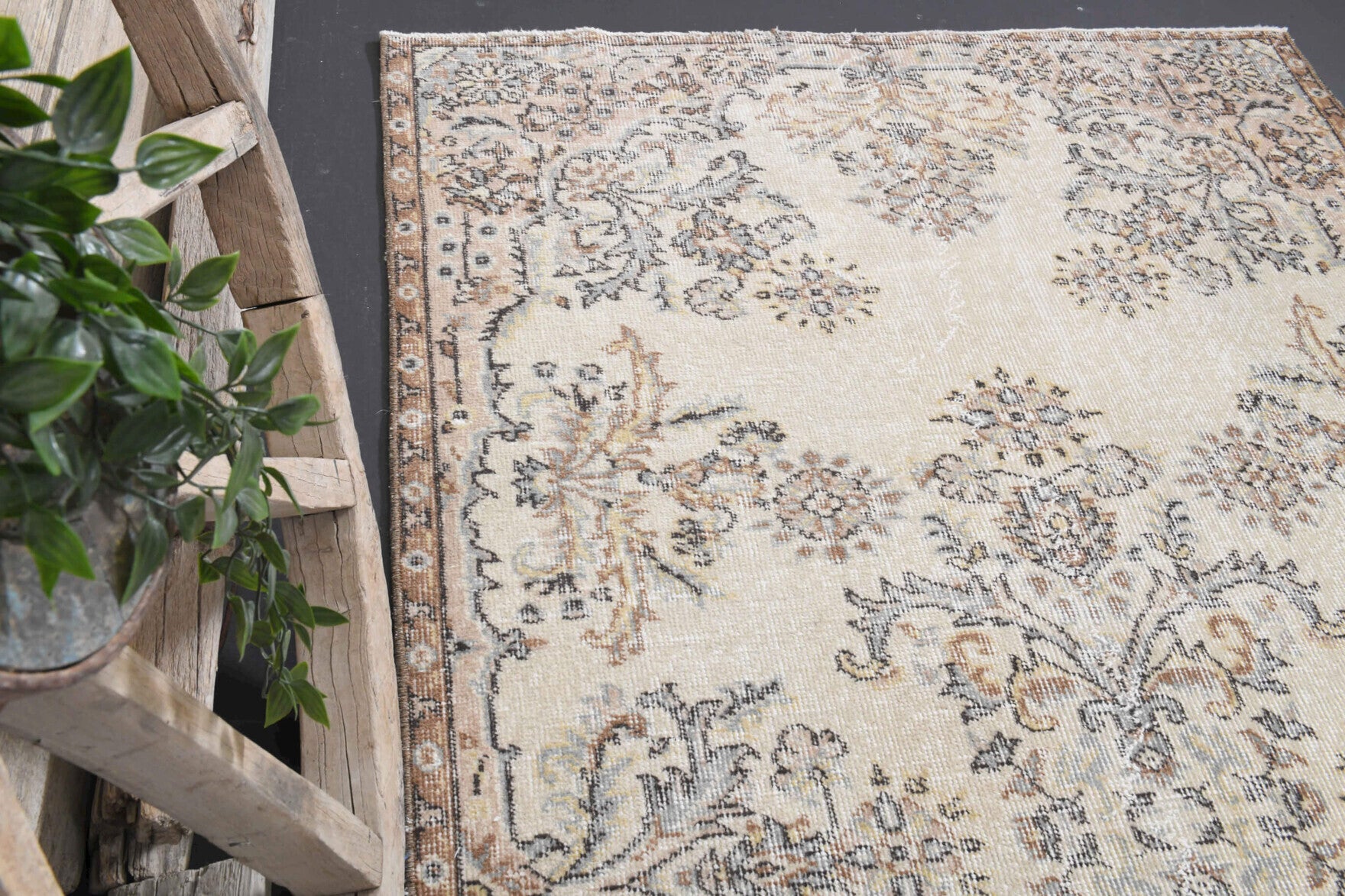 Handmade wool rug from Anatolia, Turkey – Handmade Vintage Area Rug 3'10" x 6'8"