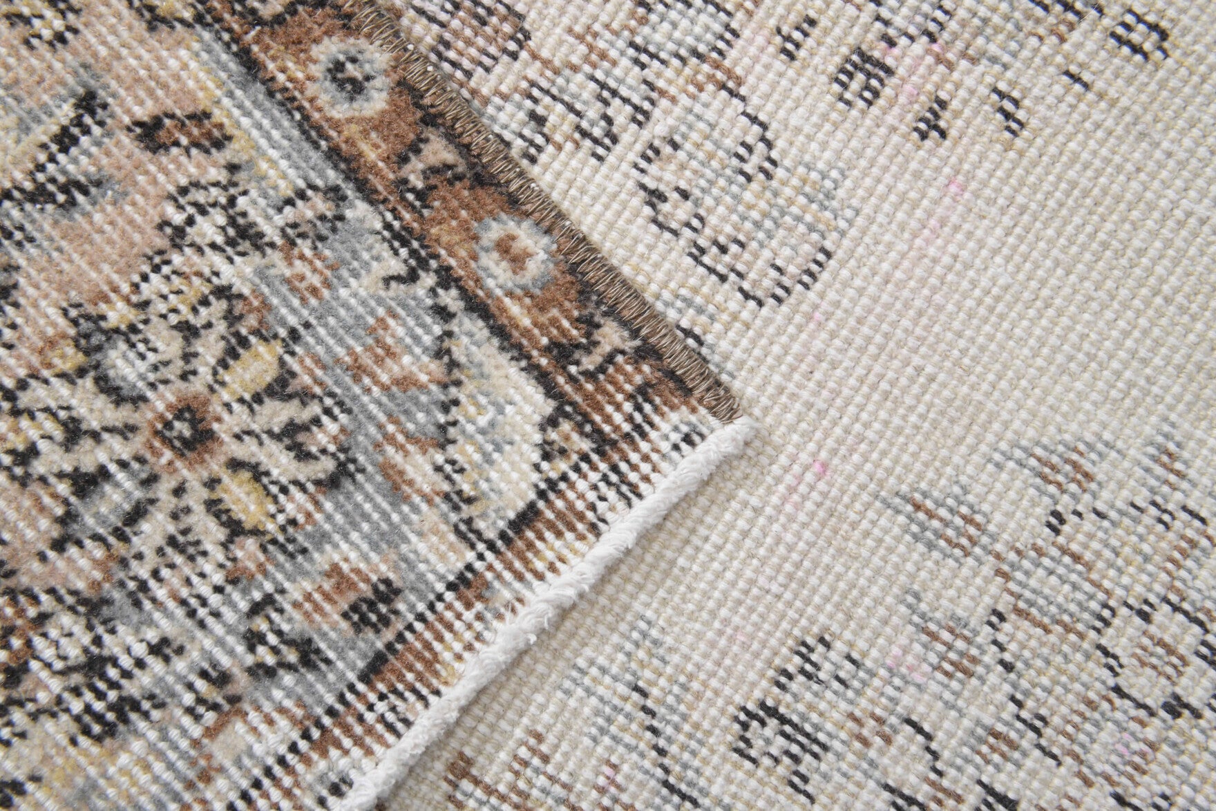 Nesterenkusa – vintage floral rug for living room or bedroom, 3'10" x 6'8" (118x204 cm)