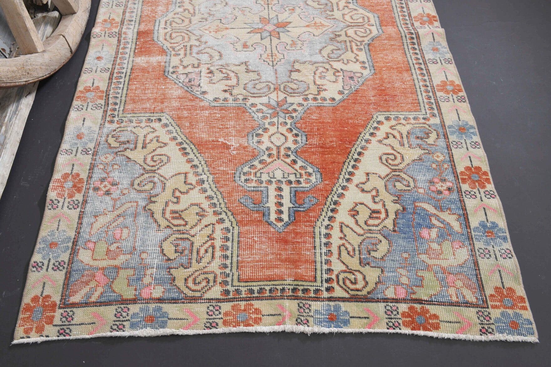 Authentic Anatolian vintage area rug (1970s) with oriental design – one-of-a-kind at Fame Rugs