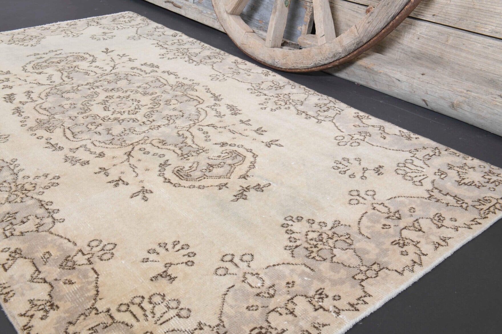 Nermin rug: 1970s handmade Anatolian rug with oriental motifs and cotton backing
