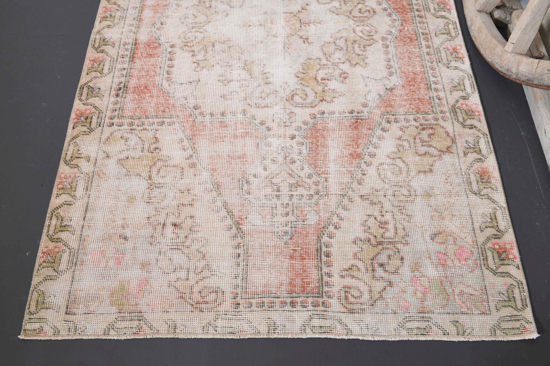 133x211 cm vintage Anatolian area rug – Nergisultan, low pile, wool
