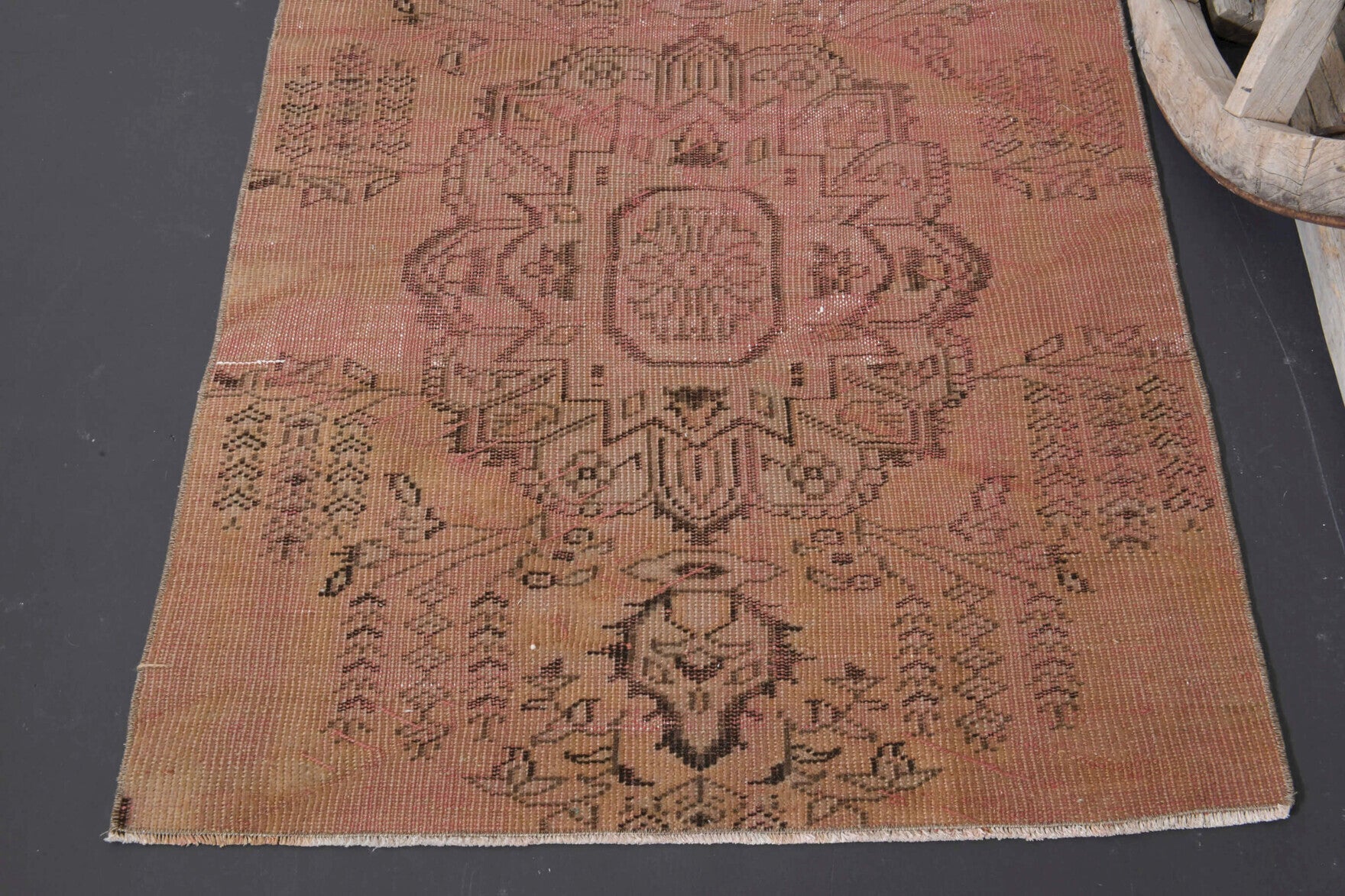 106x187 cm vintage Anatolian area rug – Nergismelek, low pile, wool