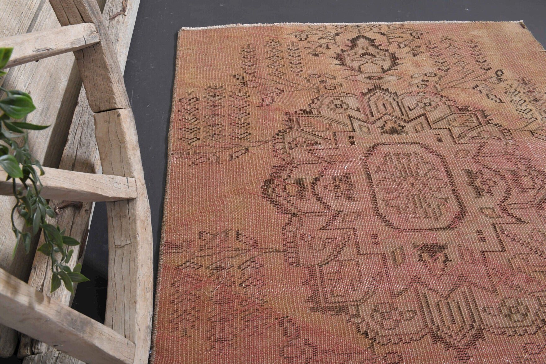 Nergismelek – vintage oriental rug for living room or bedroom, 3'6" x 6'2" (106x187 cm)