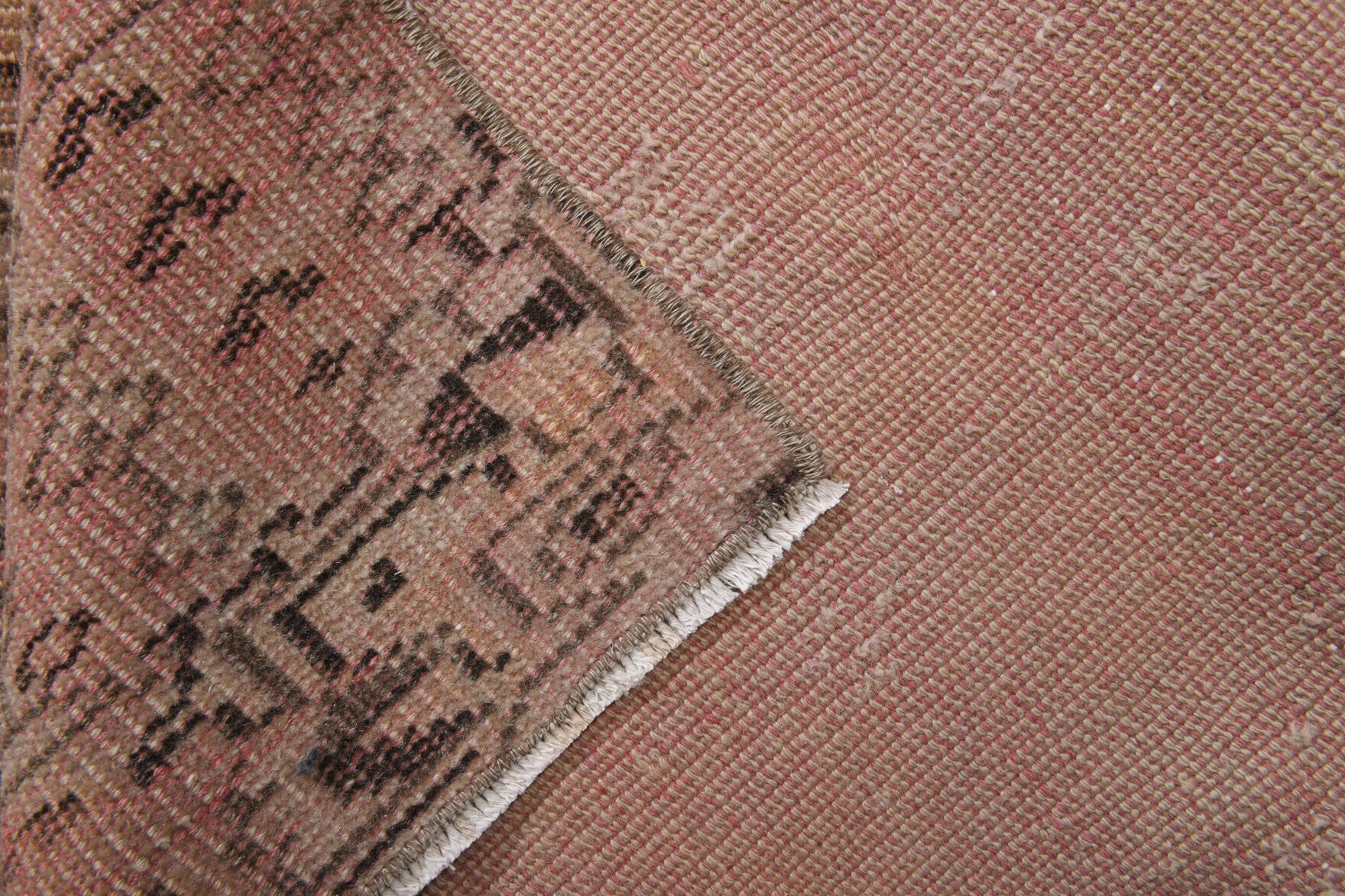 Hand-crafted Anatolian vintage rug Nergismelek in wool, 1970s