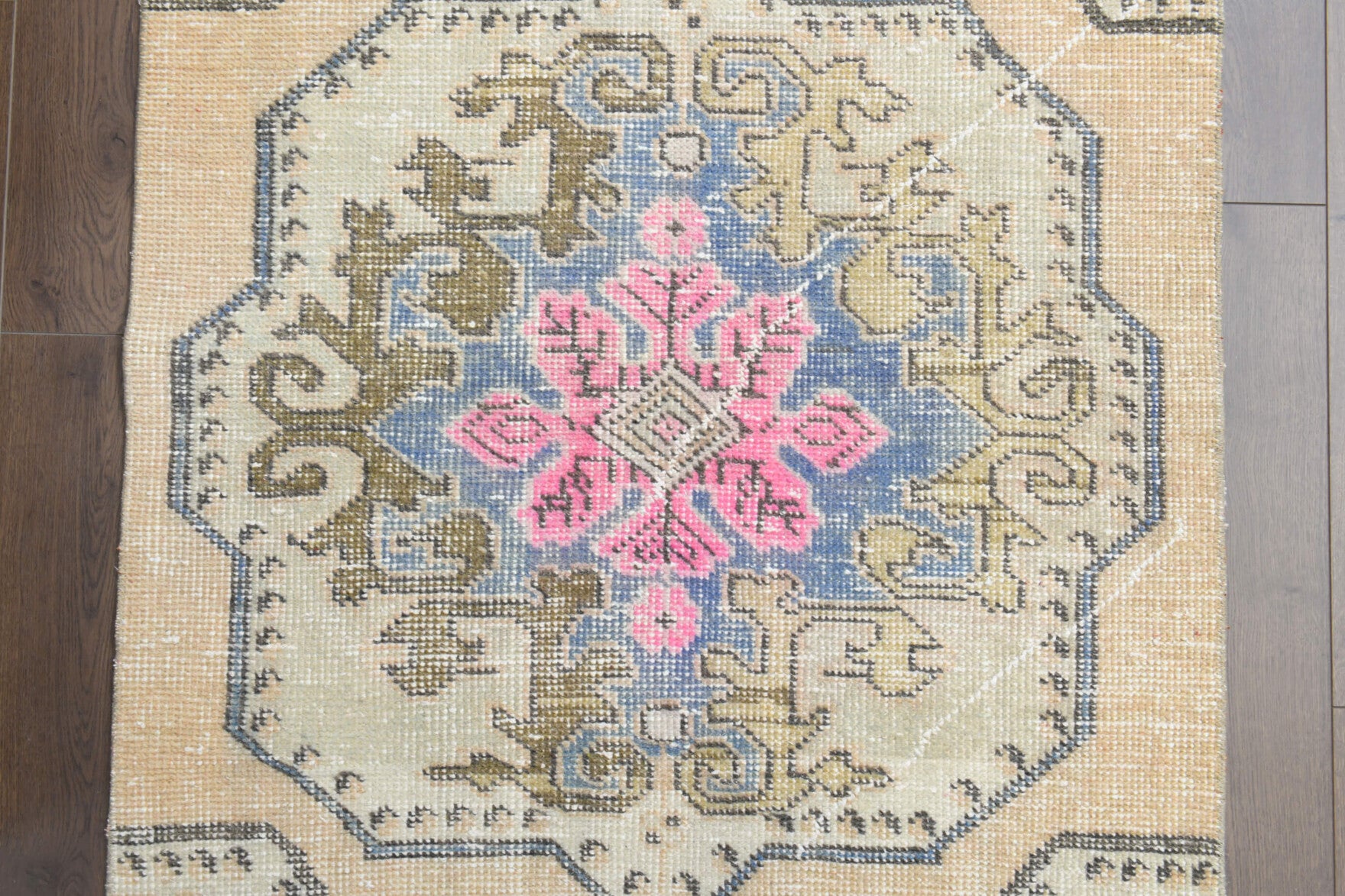 Handmade wool rug from Anatolia, Turkey – Handmade Vintage Area Rug 3'1" x 6'6"