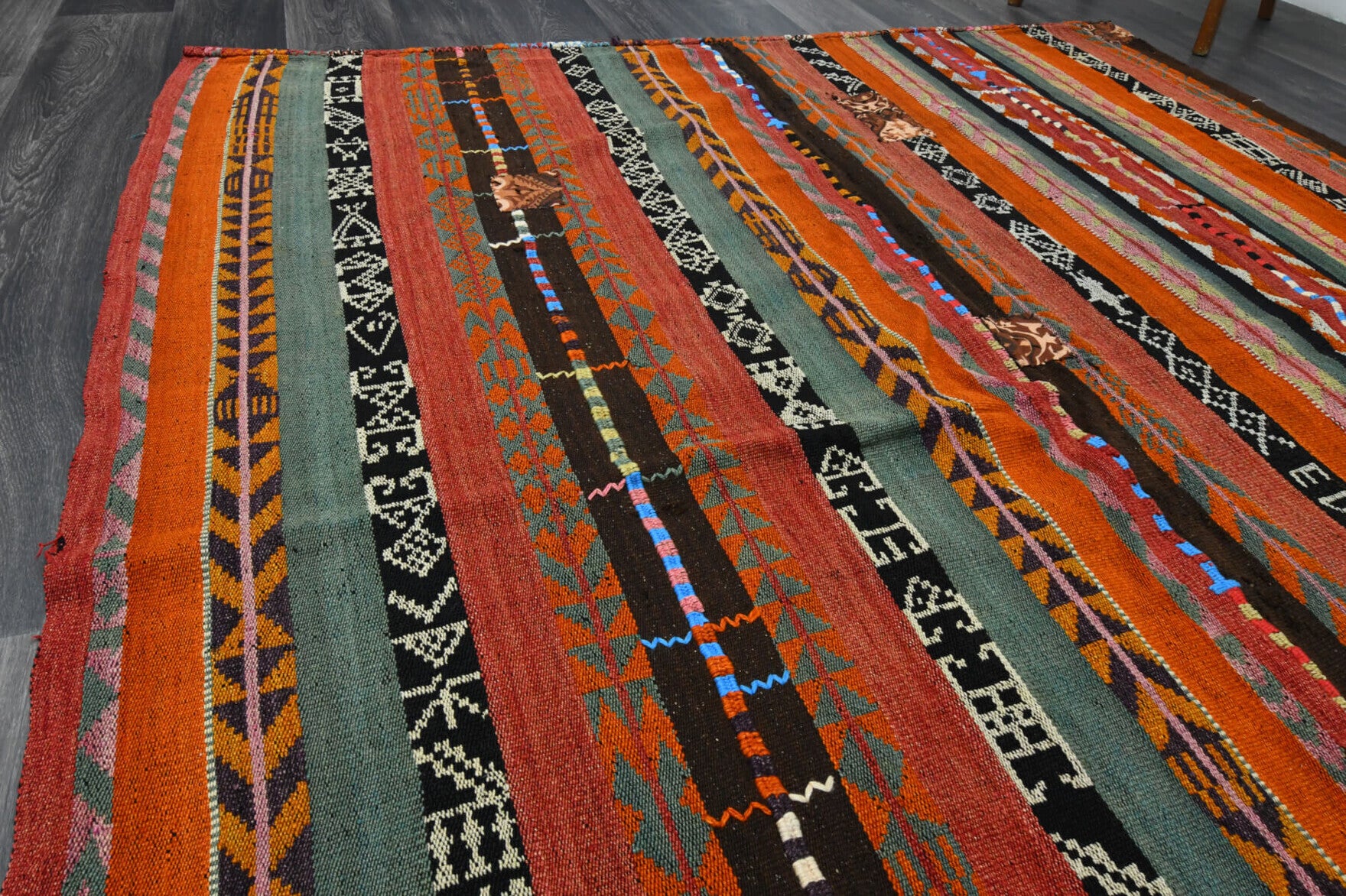 Zambaksever kilim: 1960s handwoven flatweave Anatolian kilim with oriental motifs