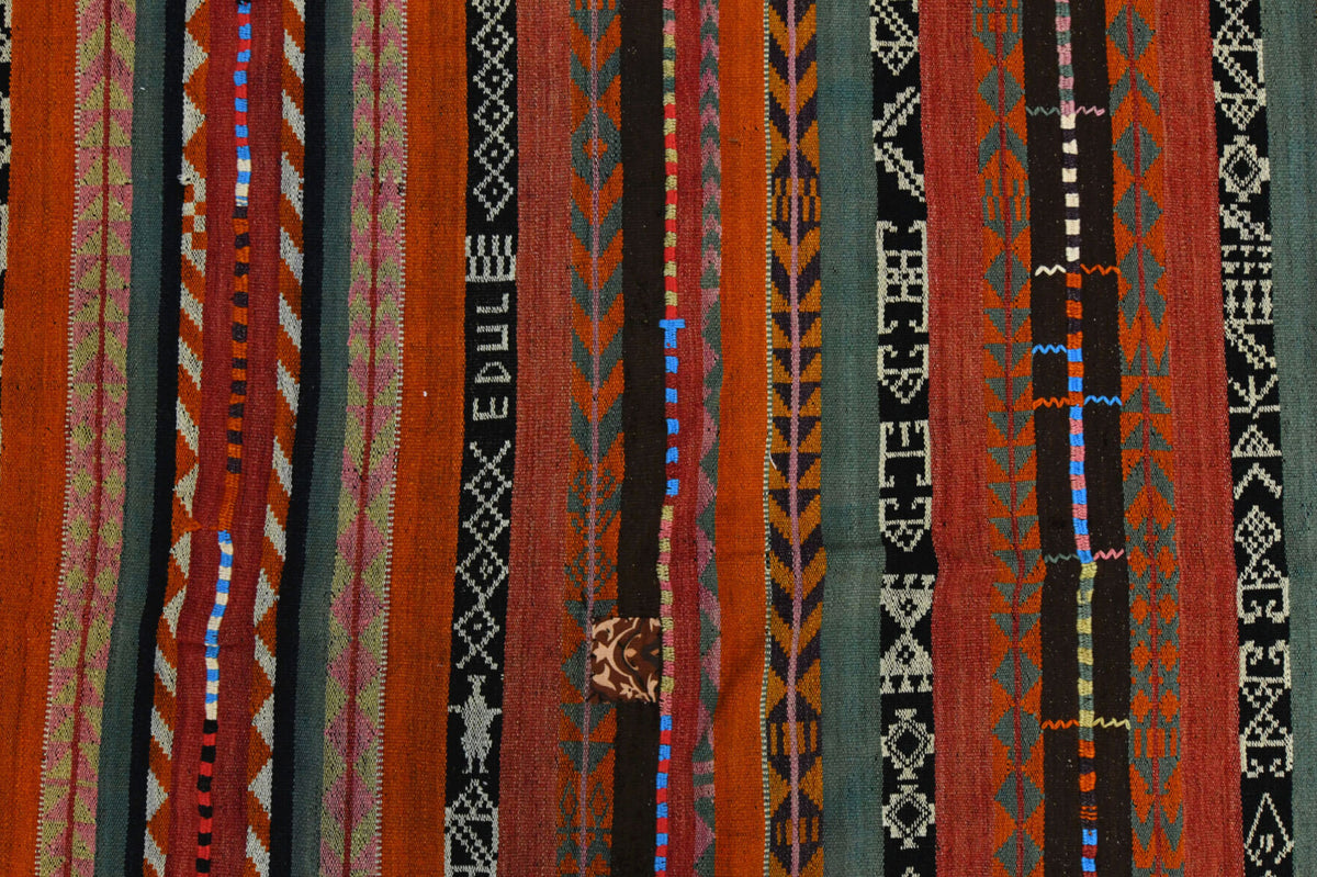 Authentic Anatolian vintage kilim rug (1960s) with oriental design – one-of-a-kind at Fame Rugs