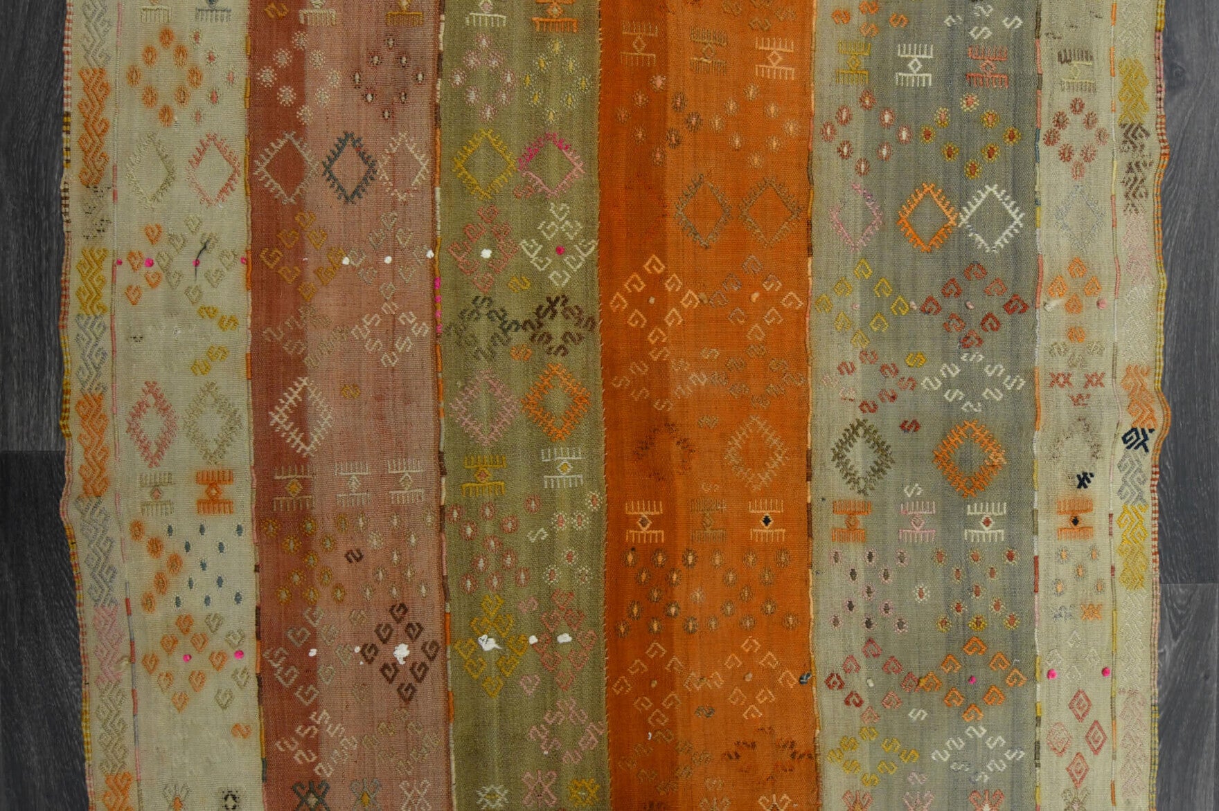 Authentic Anatolian vintage kilim rug (1970s) with oriental design – one-of-a-kind at Fame Rugs