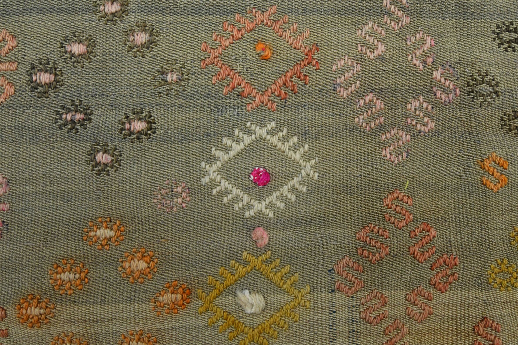 Handwoven flatweave wool kilim from Anatolia, Turkey – Traditional Kilim Handmade Vintage Rug 4'1" x 5'9"