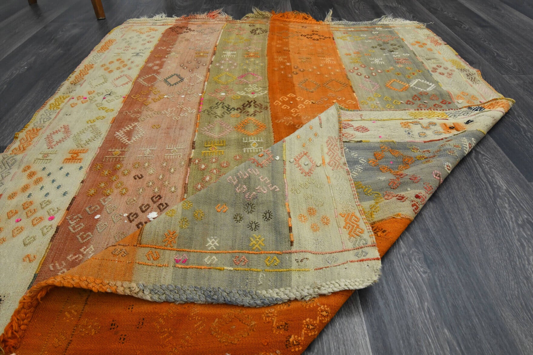 Hand-crafted Anatolian vintage kilim Yesimpare in wool, 1970s