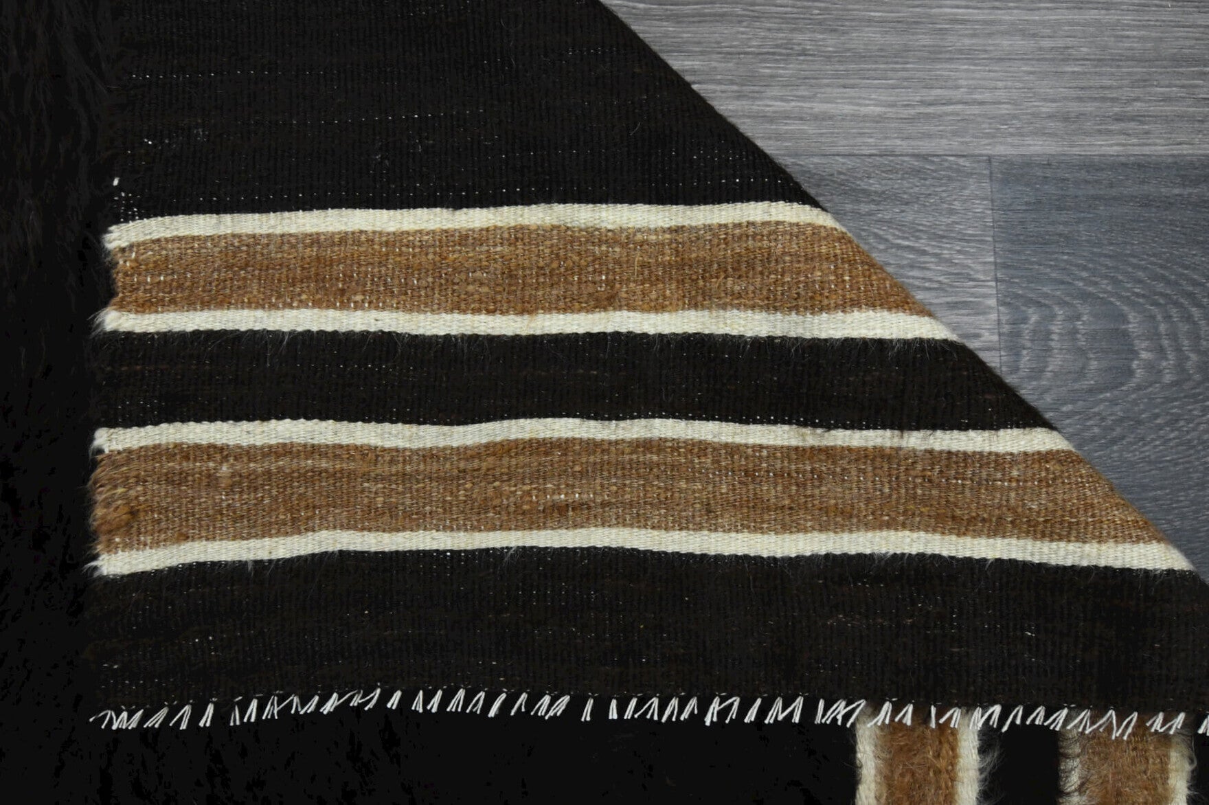 Yagmurhayat Eye Motif – vintage oriental kilim for living room or bedroom, 4'9" x 5'6" (146x168 cm)