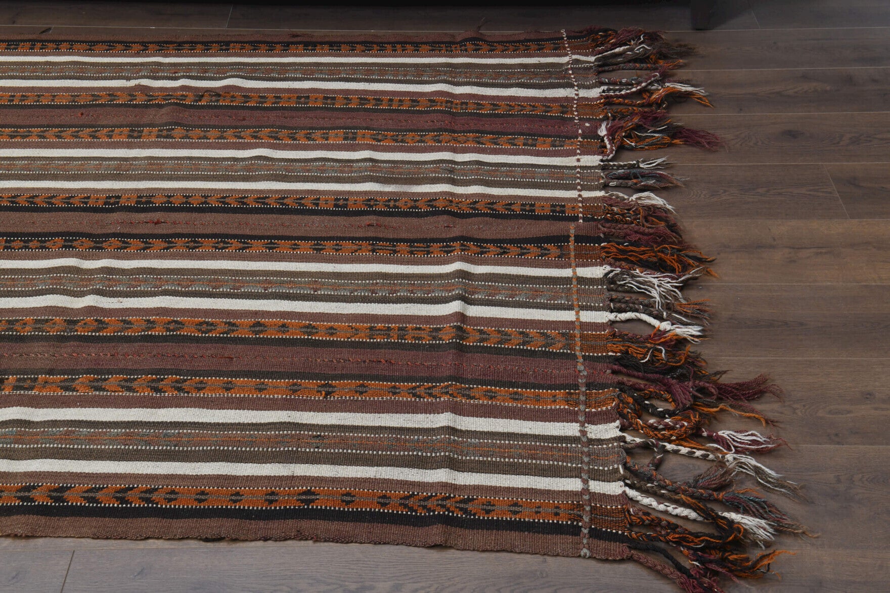 Vefabahce – vintage oriental kilim for living room or bedroom, 5'1" x 5'10" (155x177 cm)