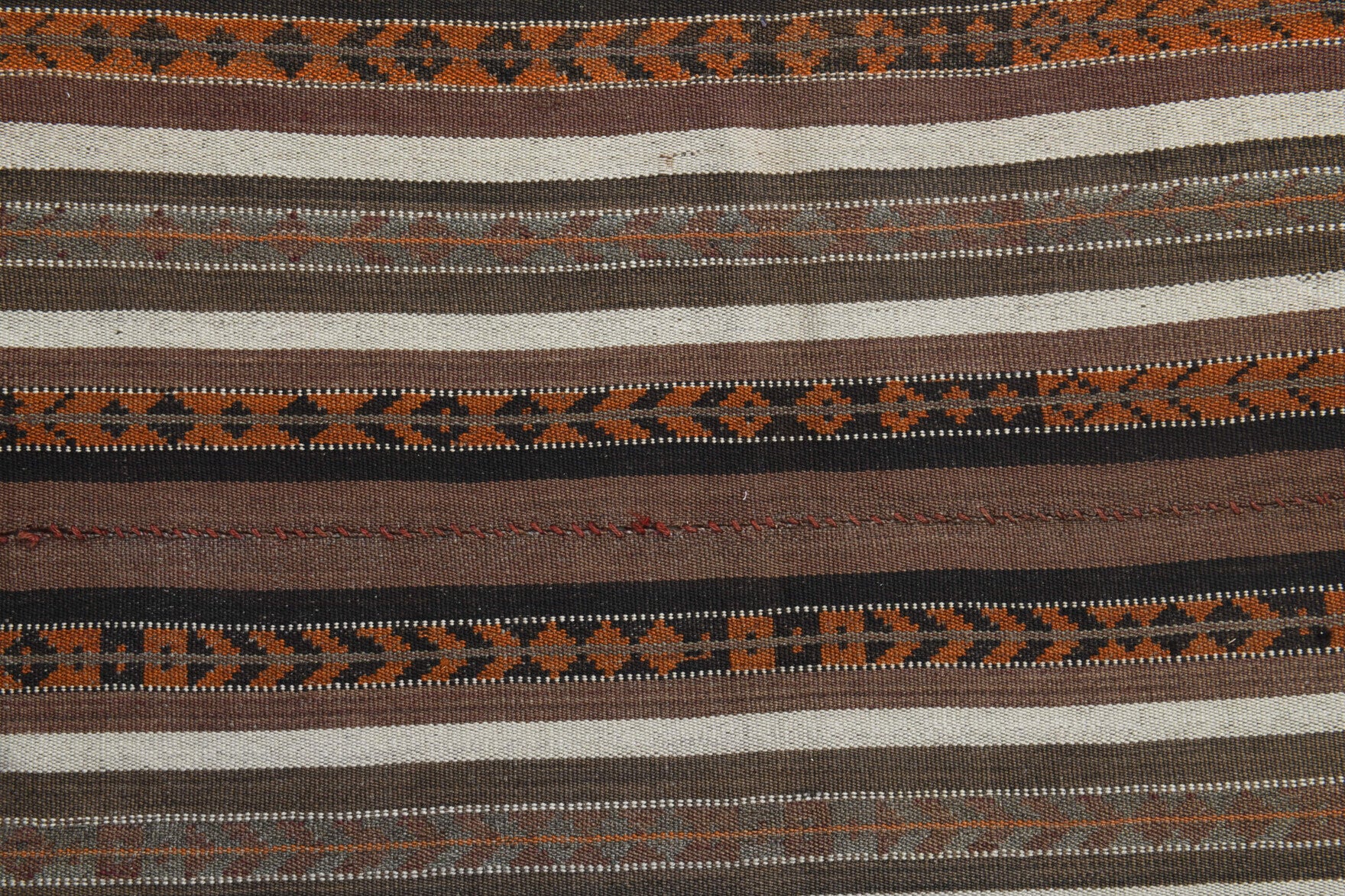Handmade Vintage Area Rug in wool – 1960s piece from Anatolia, Turkey | Fame Rugs
