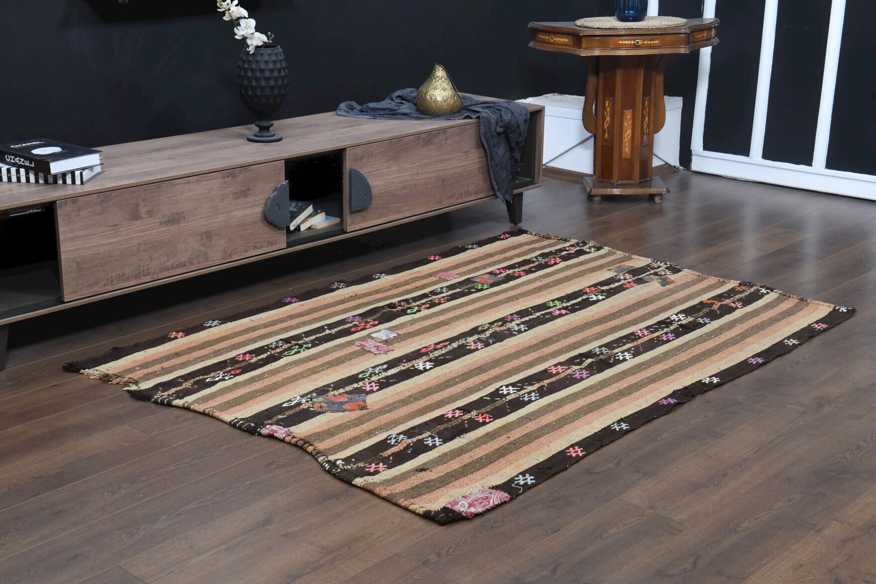Authentic Anatolian vintage kilim rug (1960s) with oriental design – one-of-a-kind at Fame Rugs
