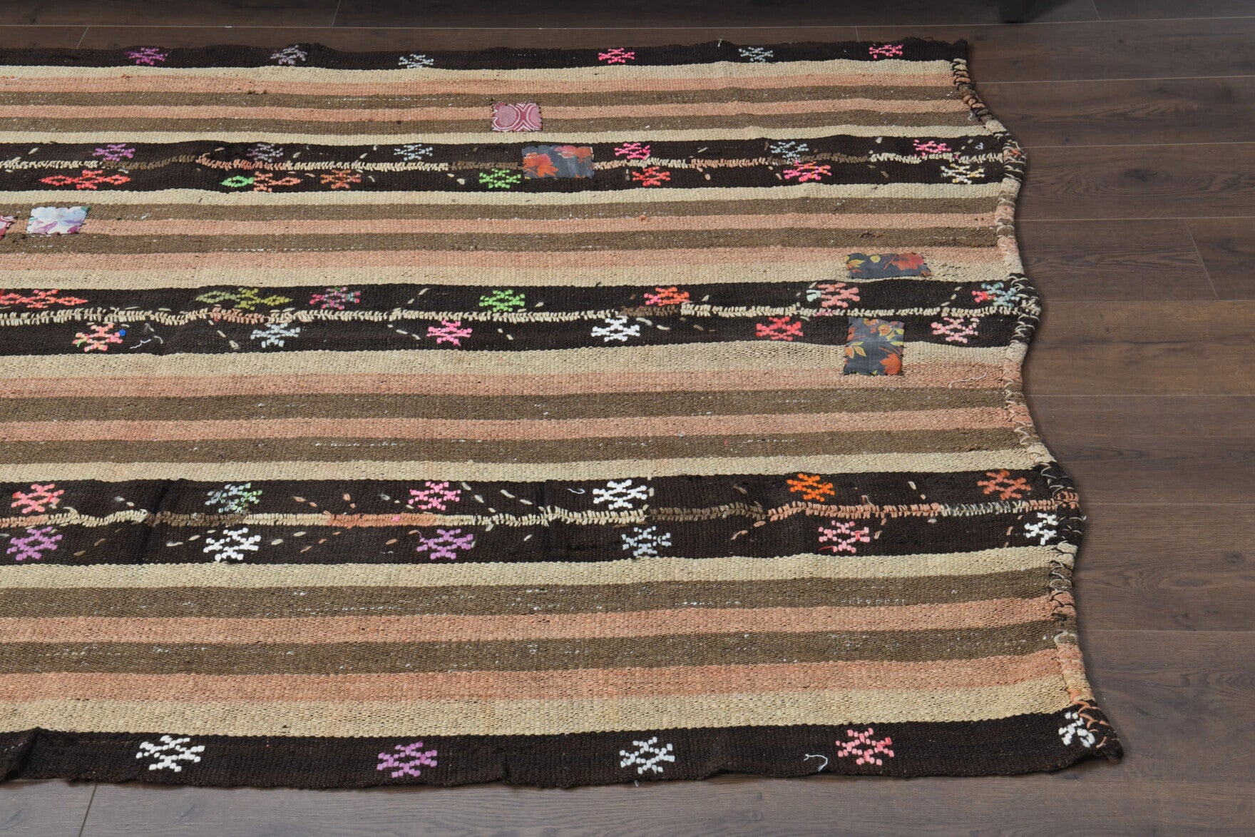 Vahide – vintage oriental kilim for living room or bedroom, 4'9" x 6'9" (145x205 cm)