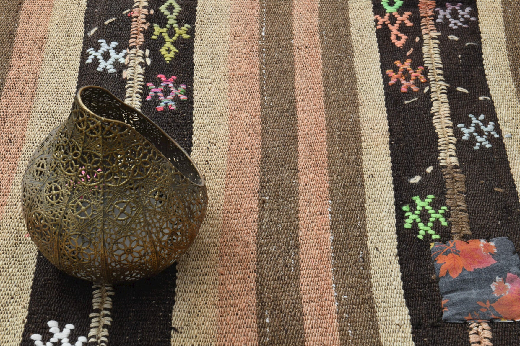 Handmade Vintage Area Rug in wool – 1960s piece from Anatolia, Turkey | Fame Rugs