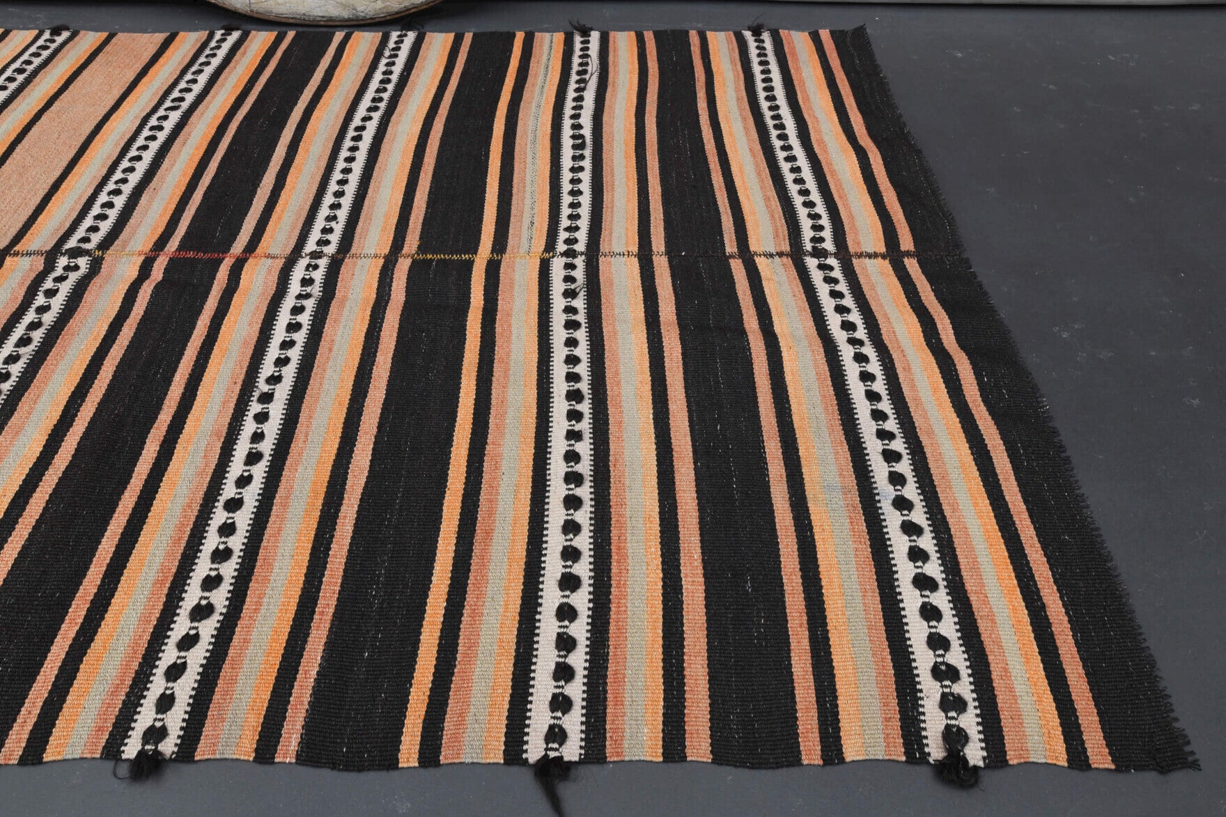 Authentic Anatolian vintage kilim rug (1960s) with oriental design – one-of-a-kind at Fame Rugs