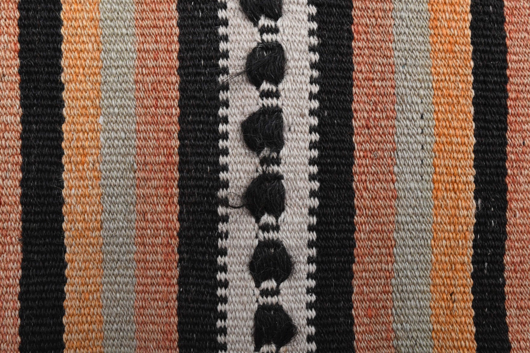 Tubalale Halcyon – vintage oriental kilim for living room or bedroom, 4'7" x 6'11" (140x210 cm)