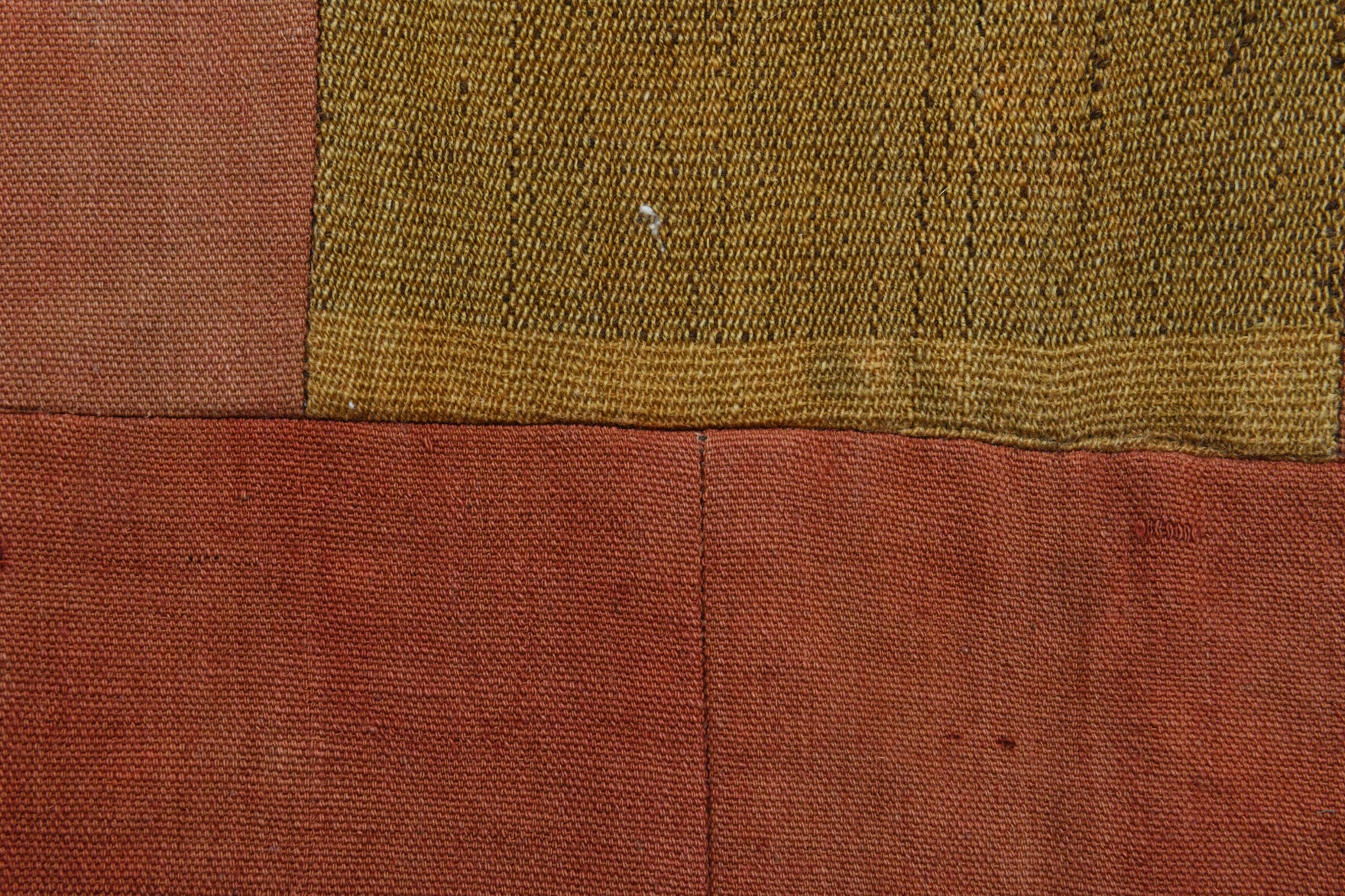 Tsitsino – vintage oriental rug for living room or bedroom, 3'10" x 6'2" (118x187 cm)