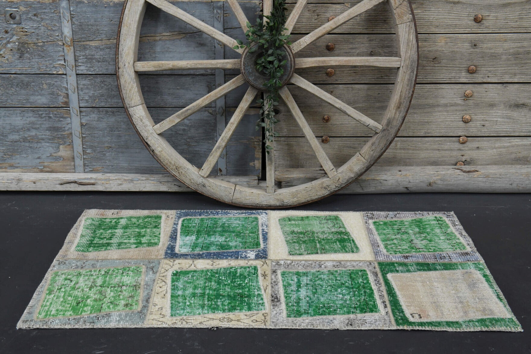 Topraktac Boxes rug: 1960s handmade Anatolian rug with oriental motifs and fabric backing