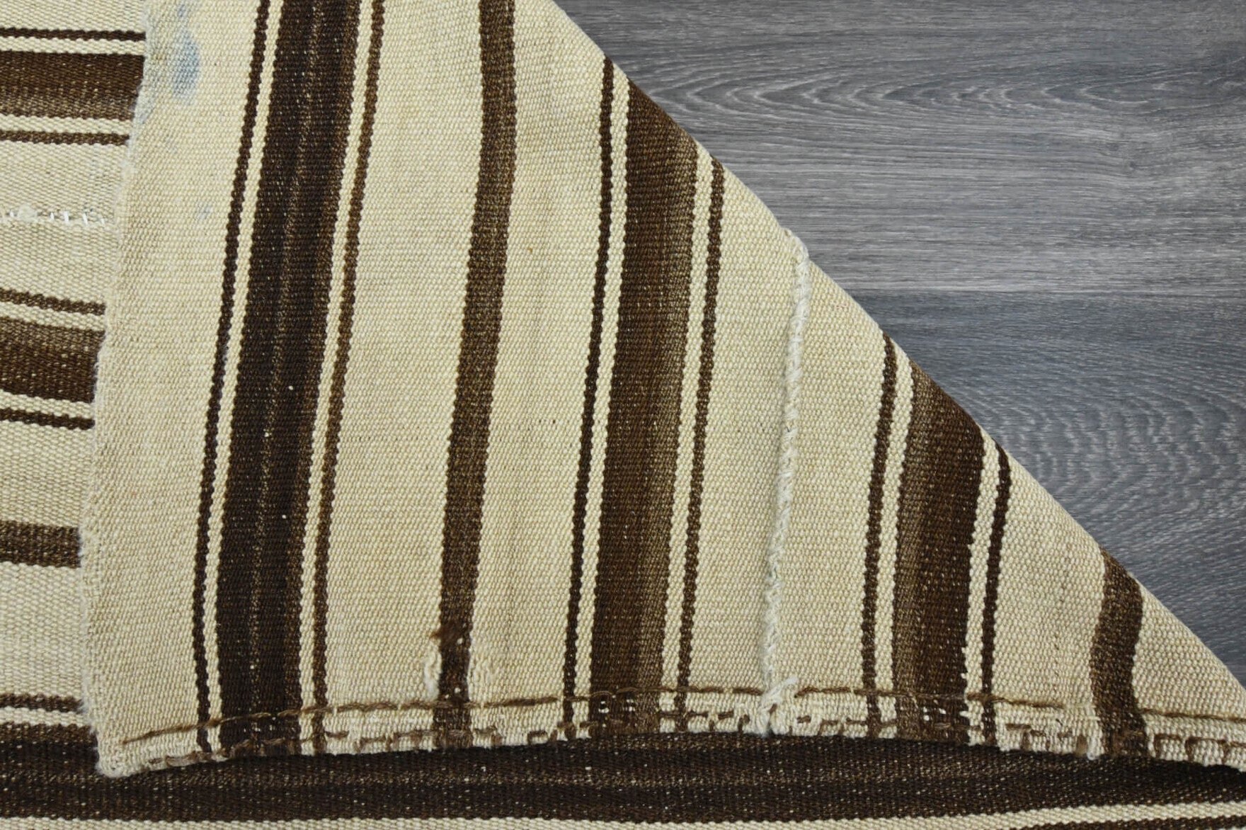 Theophyllis – vintage oriental kilim for living room or bedroom, 5' x 6'7" (152x201 cm)