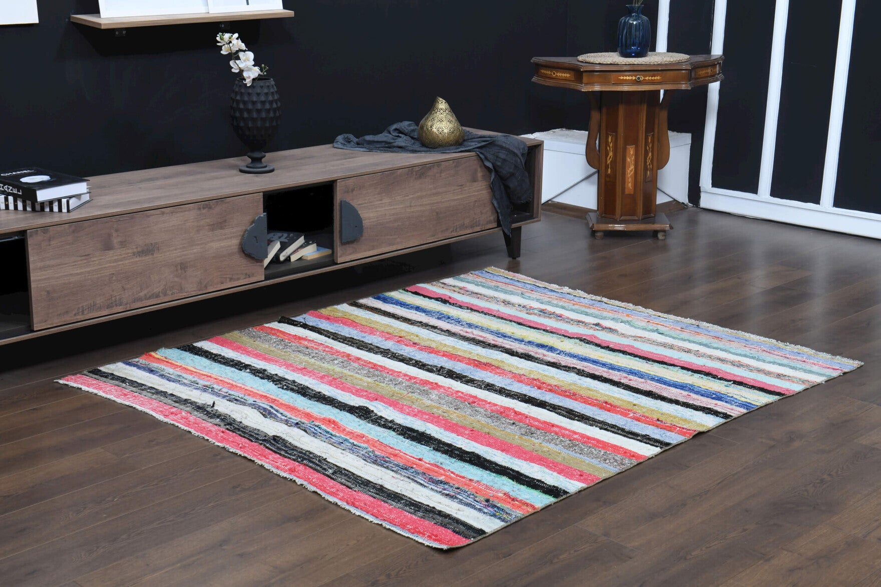 Handmade Vintage Area Rug in wool – 1960s piece from Anatolia, Turkey | Fame Rugs