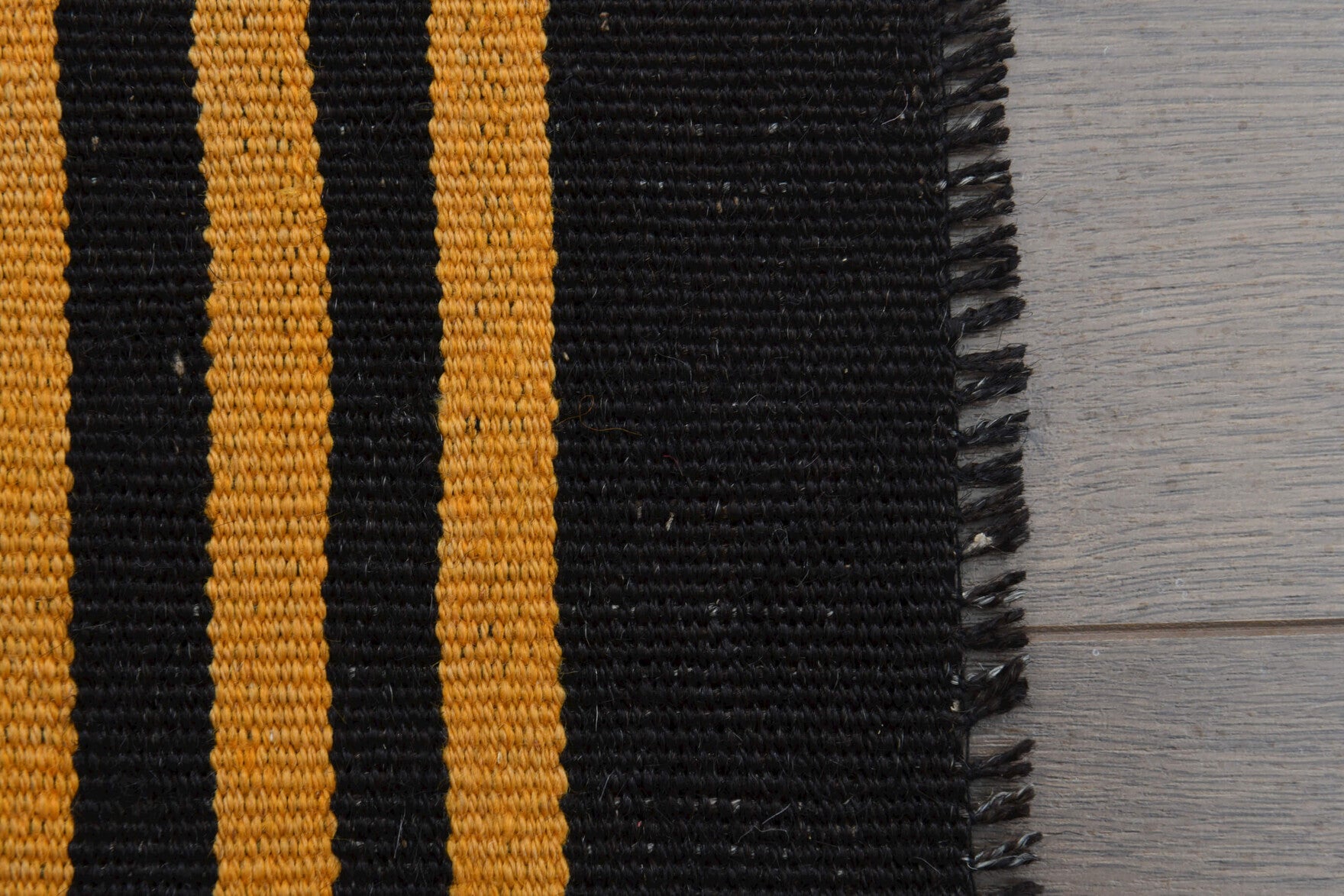 Black Carpet Handmade Vintage Area Rug in wool – 1960s piece from Anatolia, Turkey | Fame Rugs