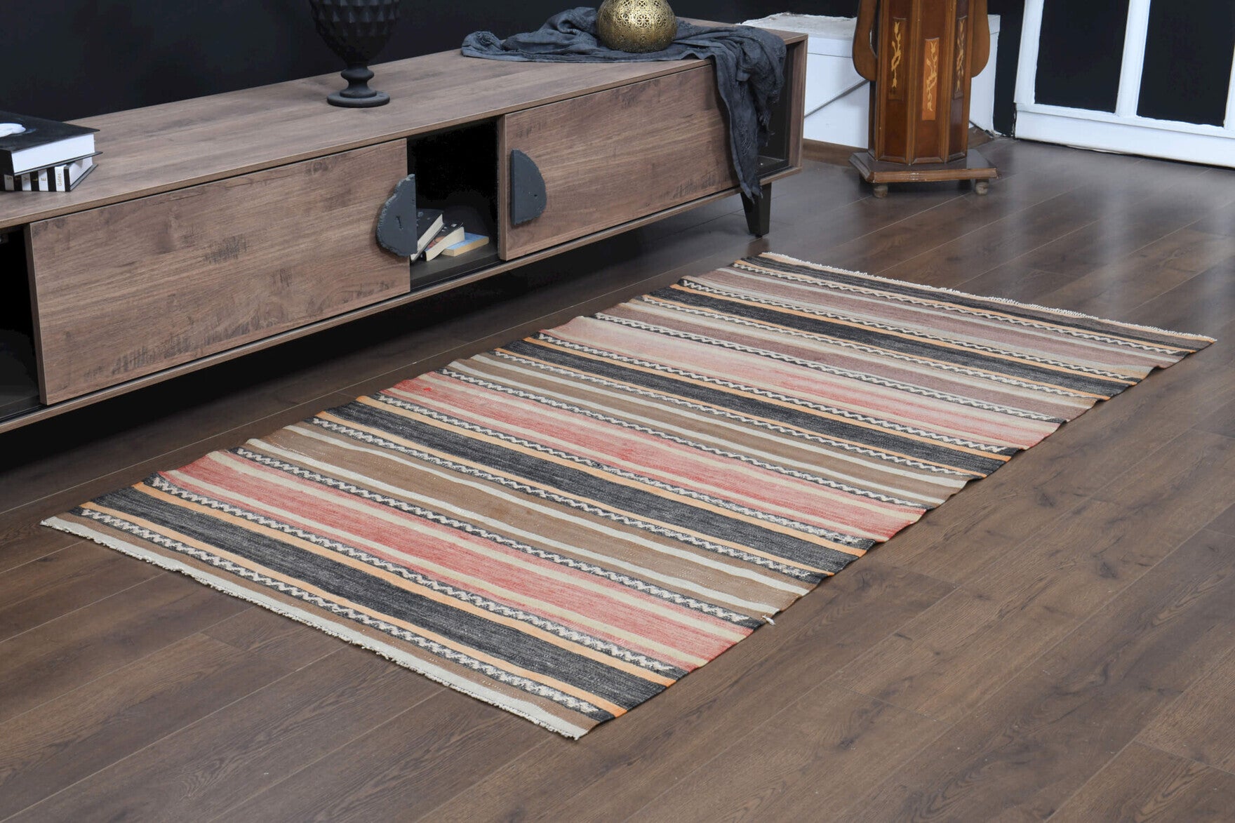Authentic Anatolian vintage kilim rug (1960s) with oriental design – one-of-a-kind at Fame Rugs
