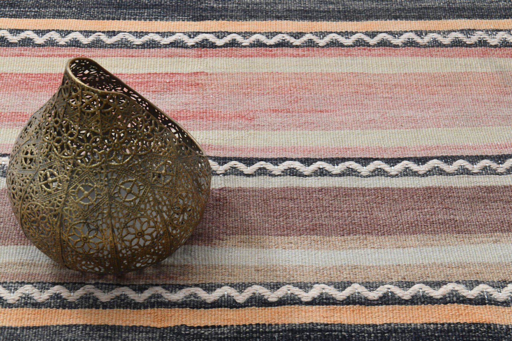Hand-crafted Anatolian vintage kilim Tarabyar in wool, 1960s