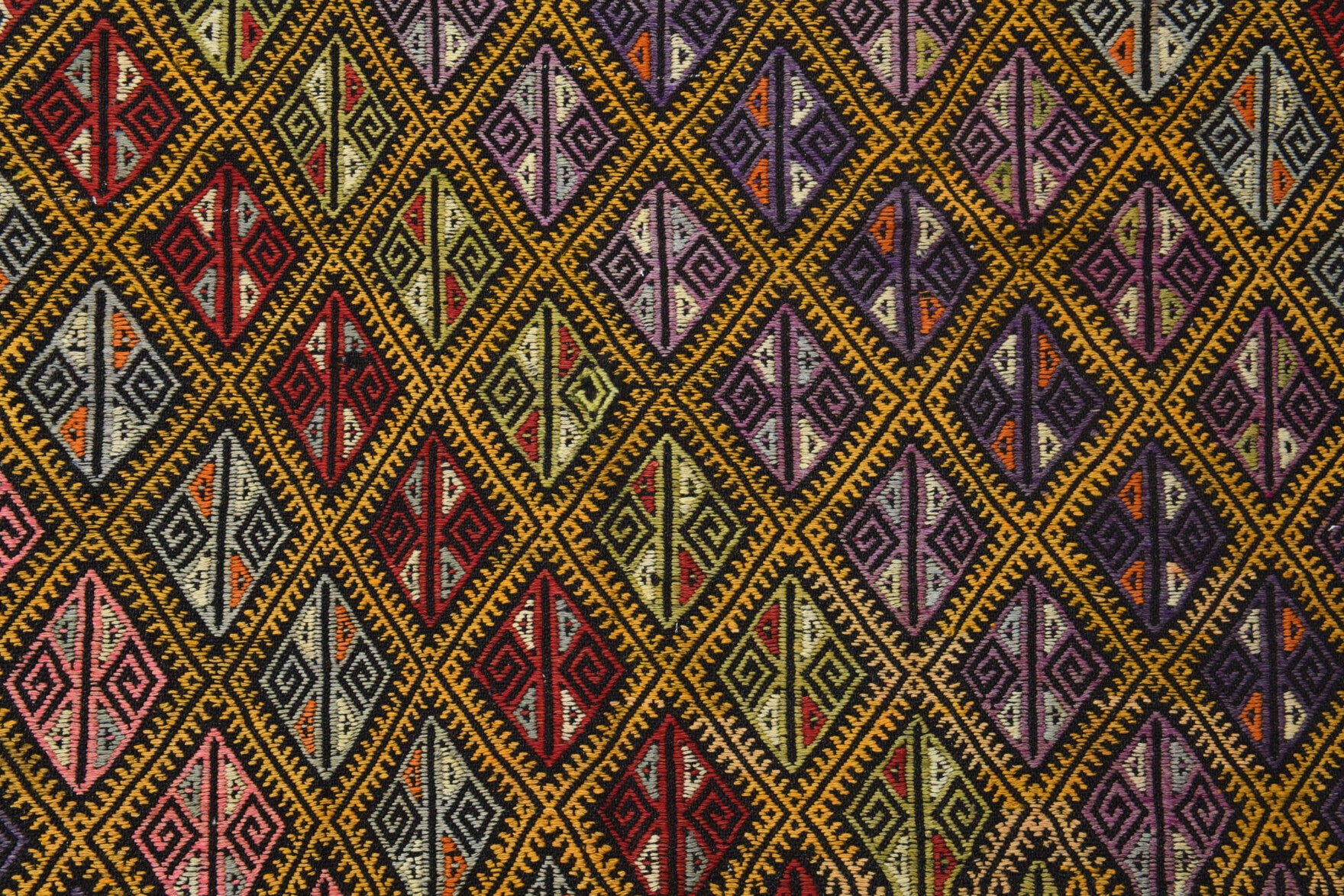 Susever – vintage oriental kilim for living room or bedroom, 5'6" x 6'6" (167x197 cm)