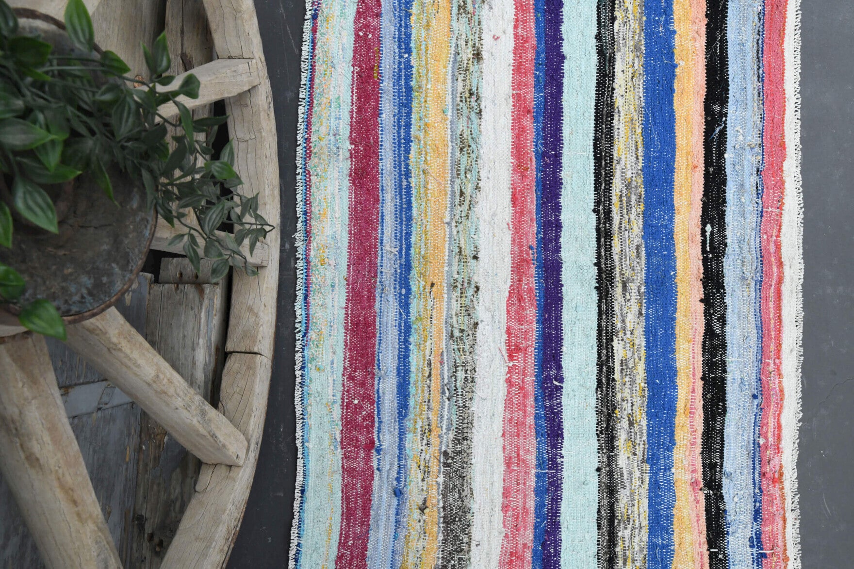 Handwoven flatweave wool kilim from Anatolia, Turkey – Handmade Vintage Accent Kilim Rug 2'10" x 5'9"
