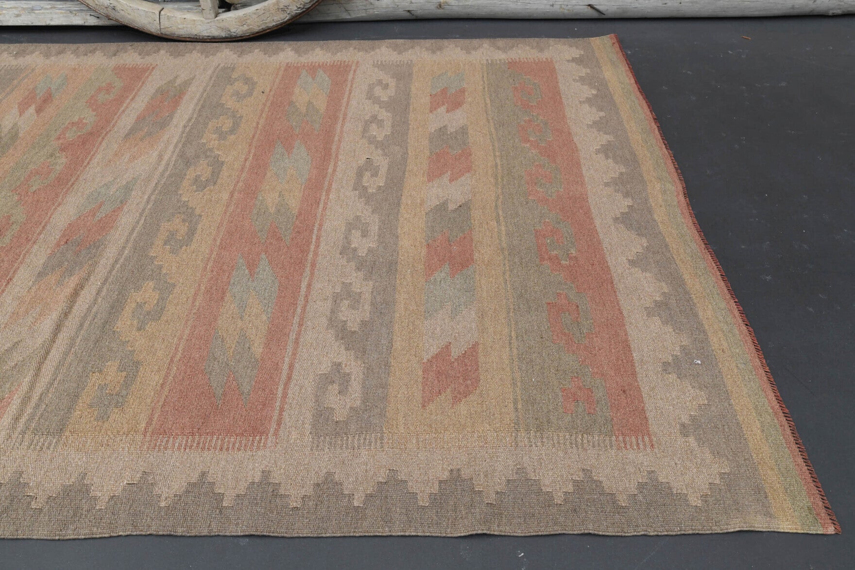 Authentic Anatolian vintage kilim rug (1960s) with oriental design – one-of-a-kind at Fame Rugs