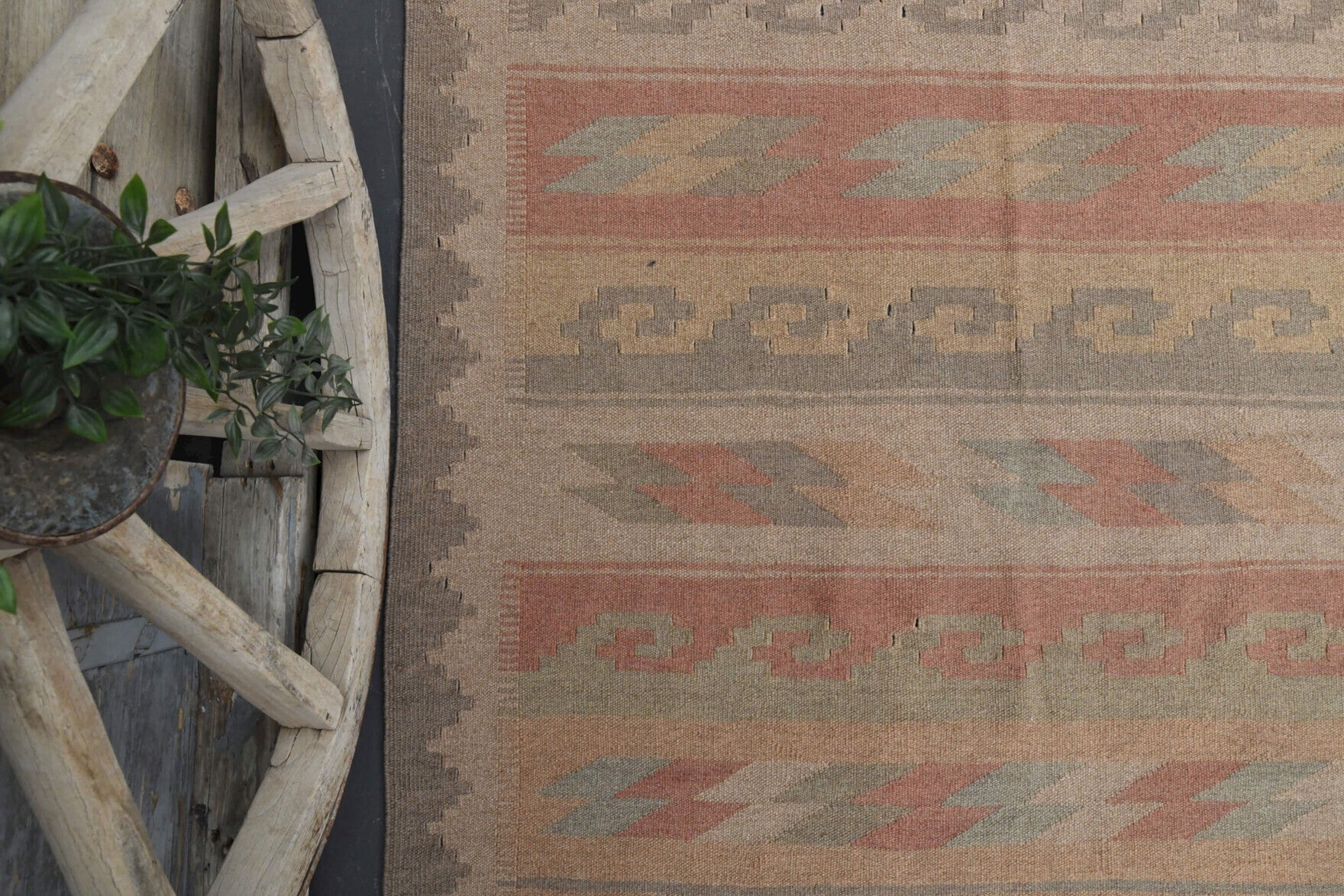 Handwoven flatweave wool kilim from Anatolia, Turkey – Aegean Motifs Vintage Area Rug 4'10" x 8'