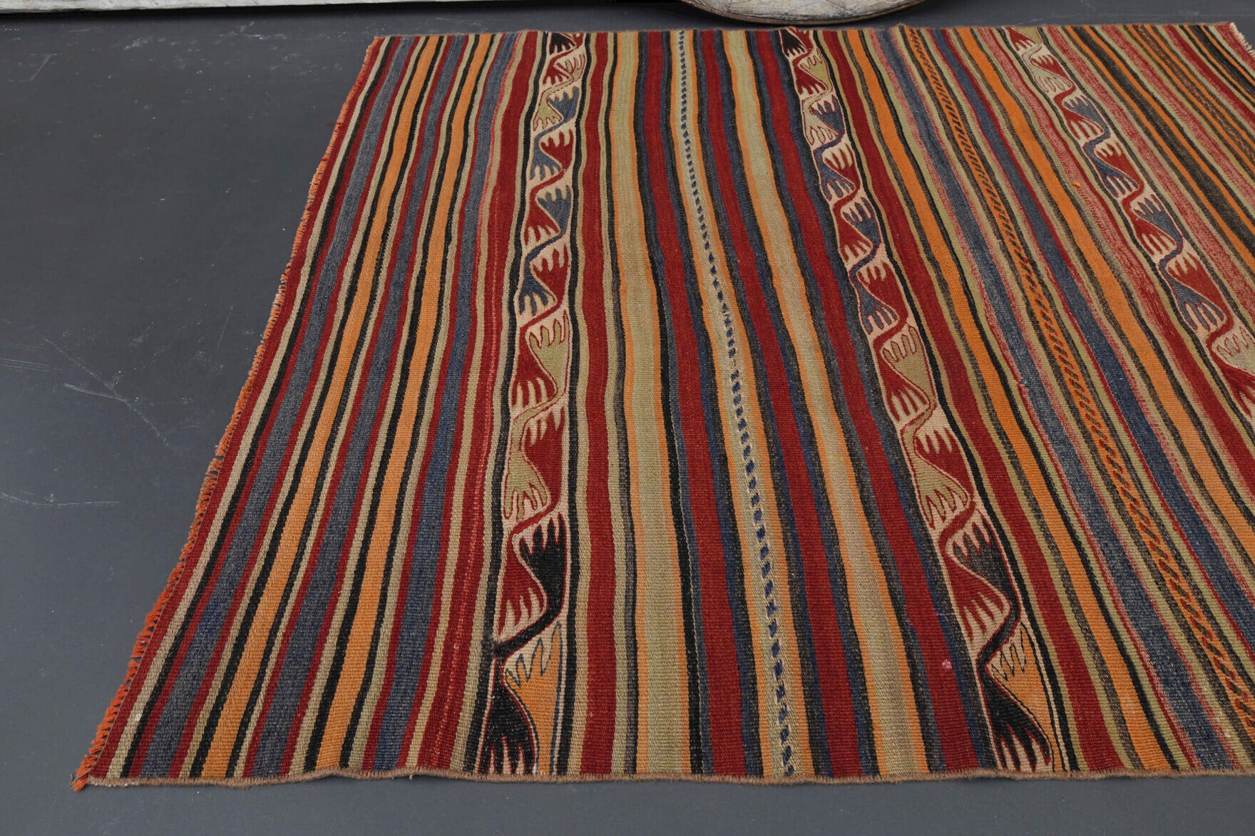 Stenomira kilim: 1960s handwoven flatweave Anatolian kilim with oriental motifs