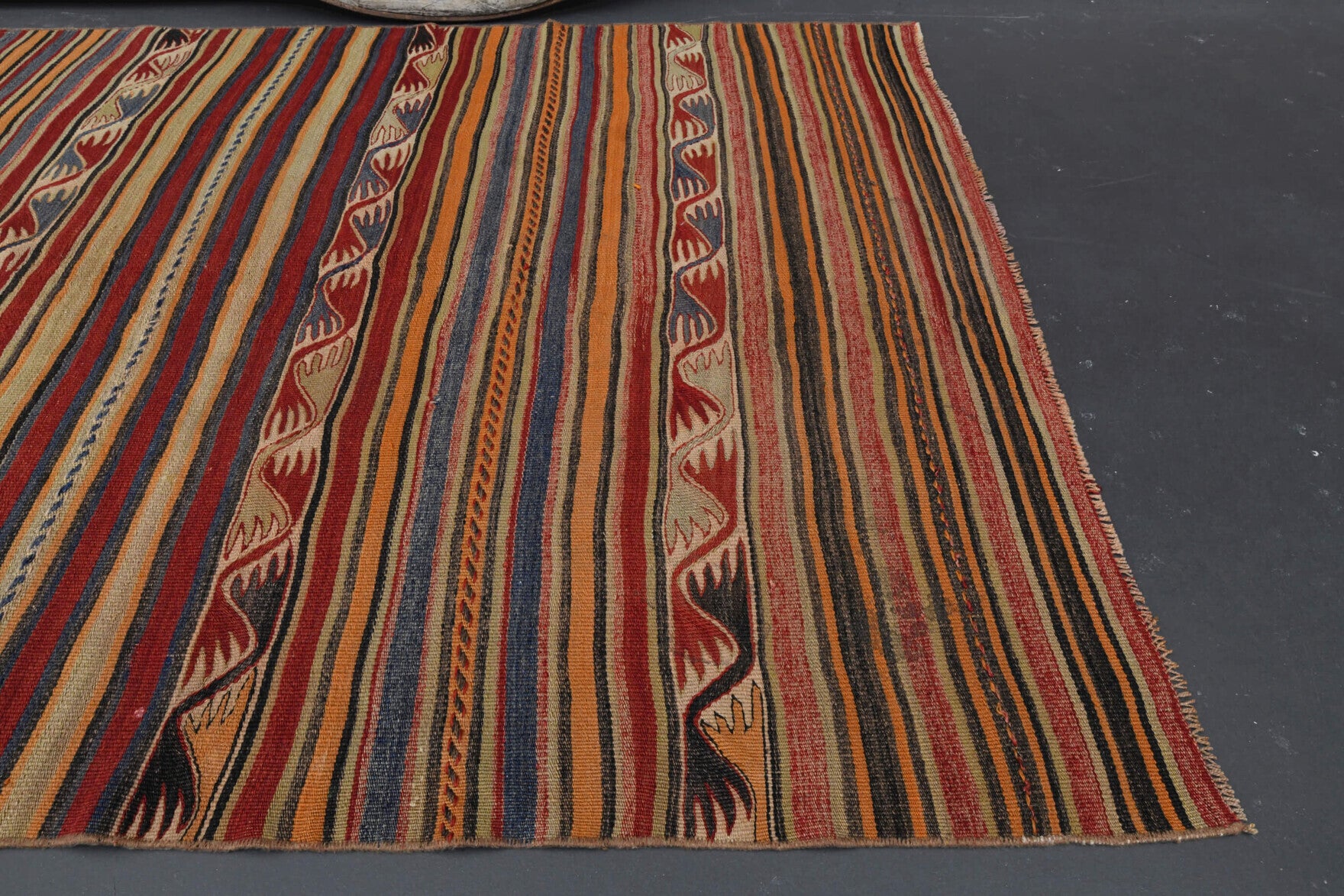Authentic Anatolian vintage kilim rug (1960s) with oriental design – one-of-a-kind at Fame Rugs