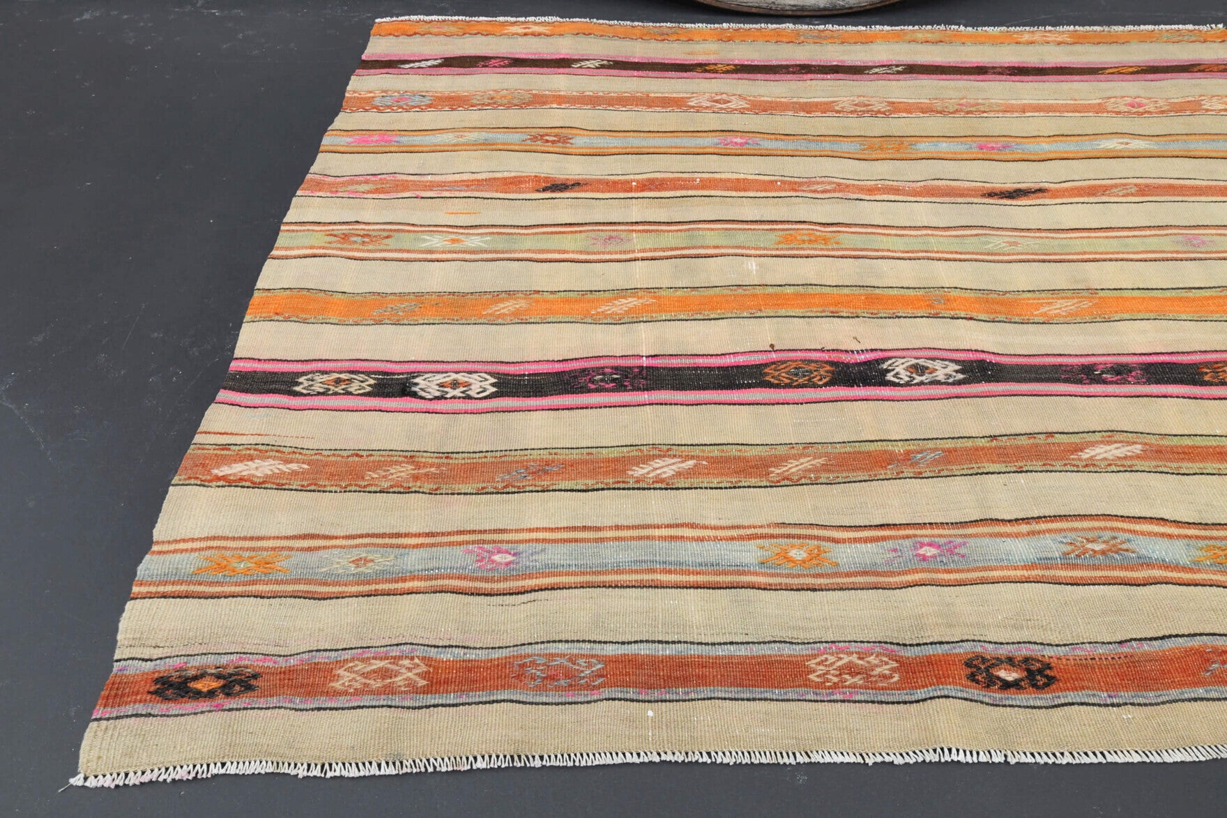 Sosiphyllis kilim: 1960s handwoven flatweave Anatolian kilim with oriental motifs