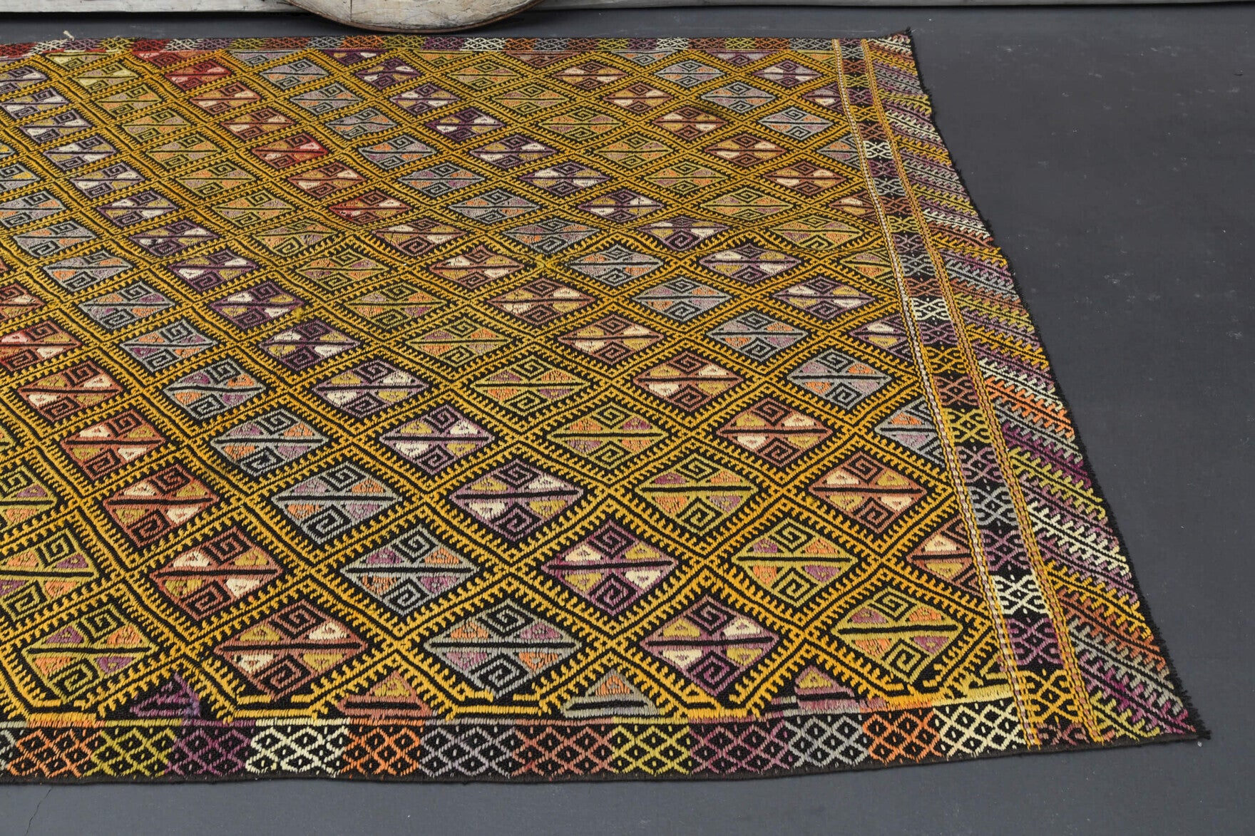 Authentic Anatolian vintage kilim rug (1960s) with oriental design – one-of-a-kind at Fame Rugs