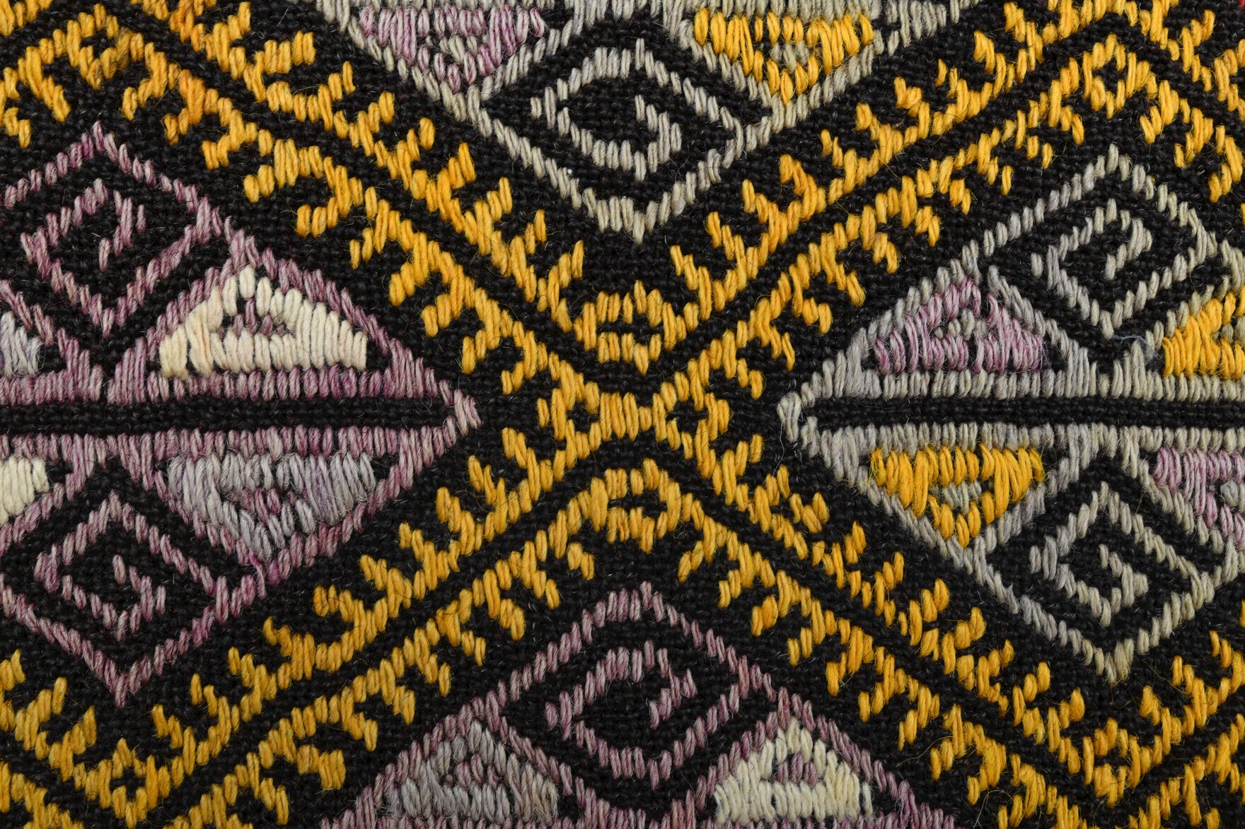 Sosimira – vintage oriental kilim for living room or bedroom, 5'4" x 6'11" (162x212 cm)