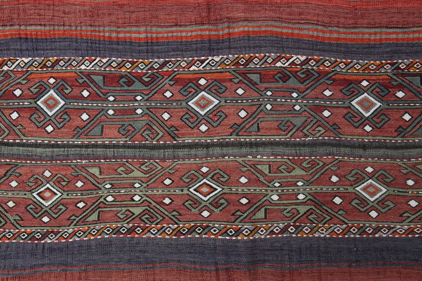 Authentic Anatolian vintage kilim rug (1960s) with oriental design – one-of-a-kind at Fame Rugs