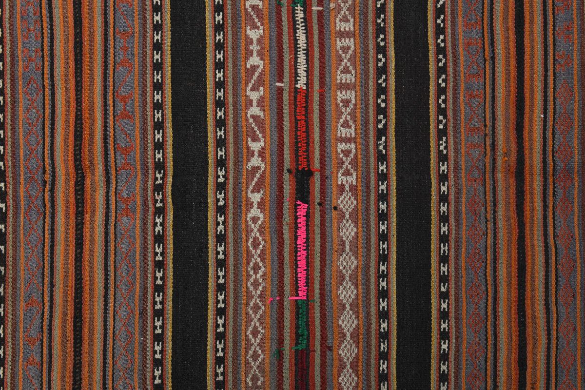 Authentic Anatolian vintage kilim rug (1960s) with oriental design – one-of-a-kind at Fame Rugs
