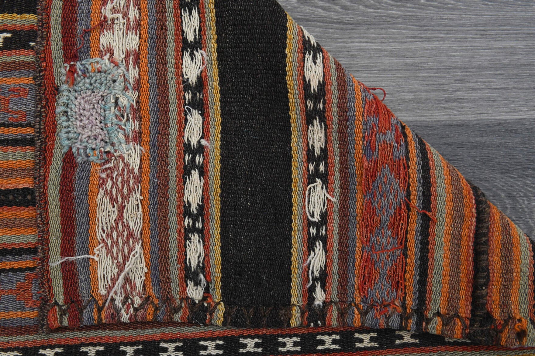 Smaragdonassa – vintage oriental kilim for living room or bedroom, 4'11" x 6'4" (150x192 cm)