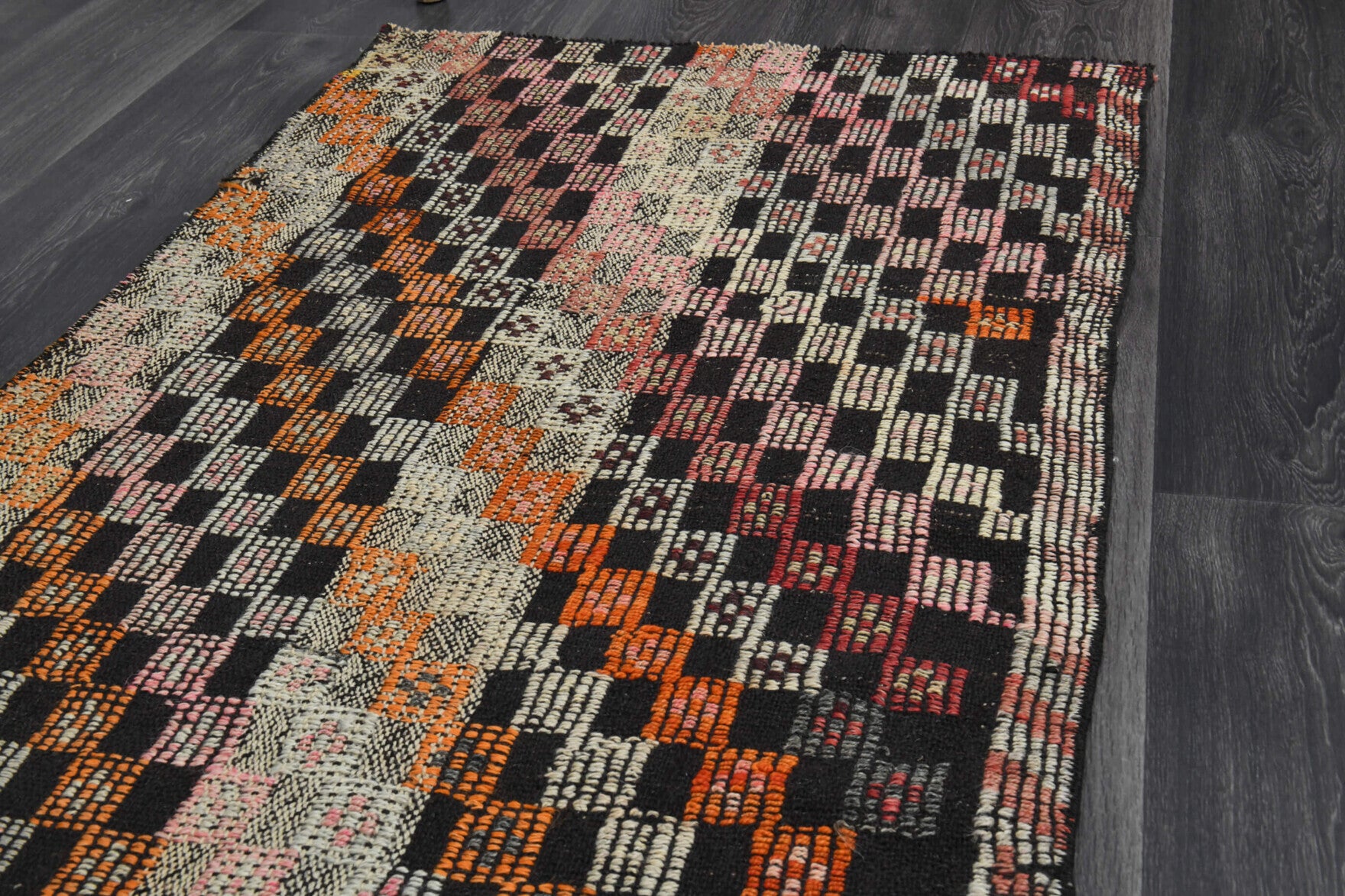 Smaragdogena kilim: 1960s handwoven flatweave Anatolian kilim with oriental motifs