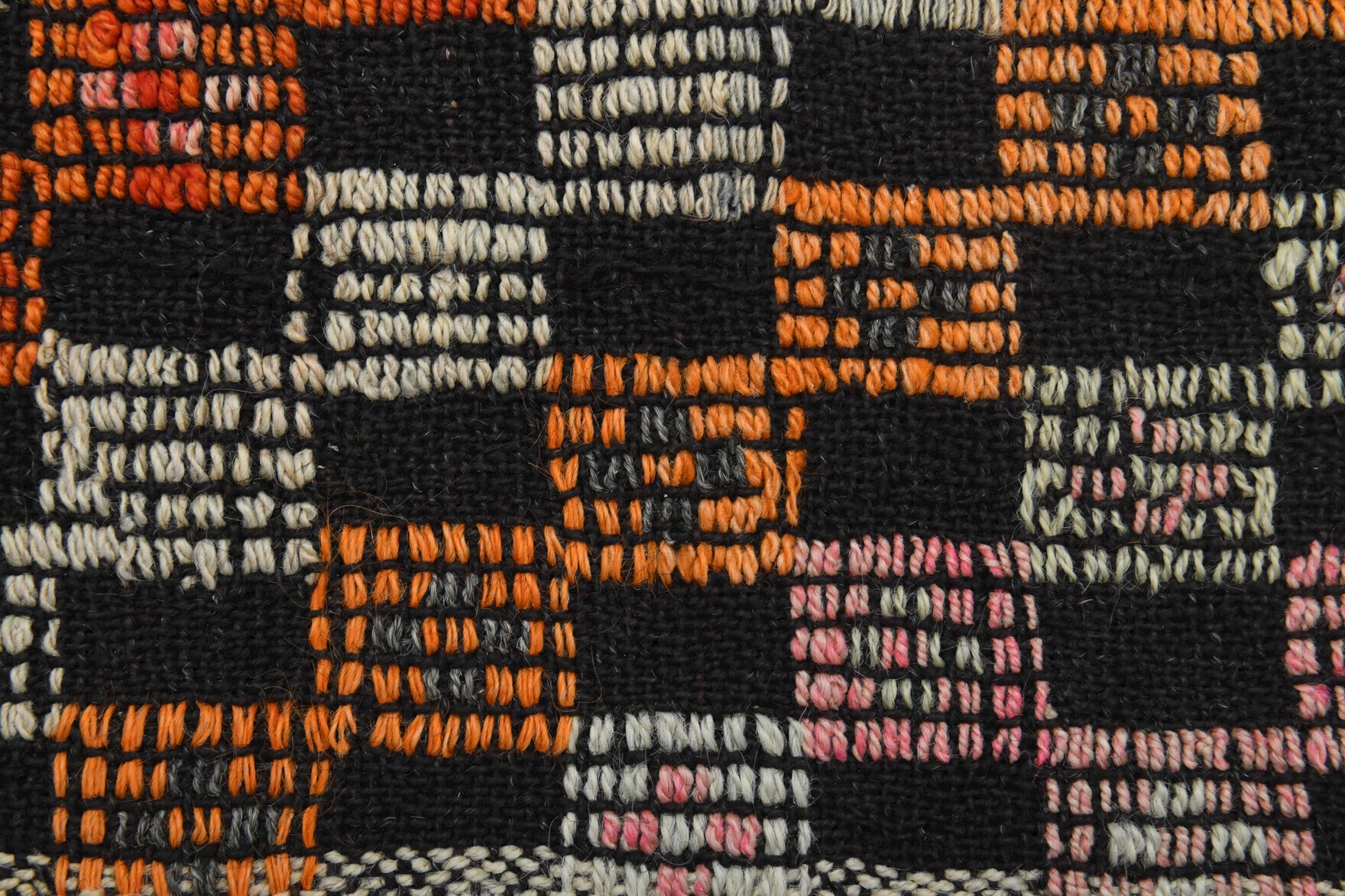 Handwoven flatweave wool kilim from Anatolia, Turkey – Handmade Vintage Area Kilim Rug 2'8" x 5'8"