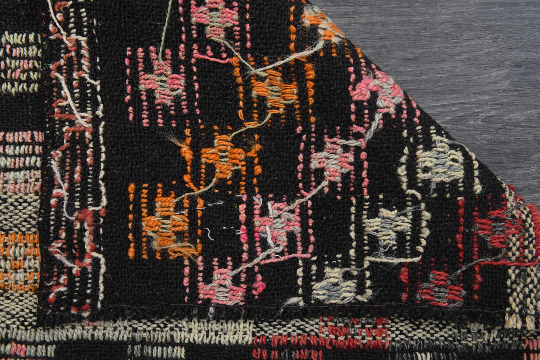 Smaragdogena – vintage oriental kilim for living room or bedroom, 2'8" x 5'8" (81x172 cm)